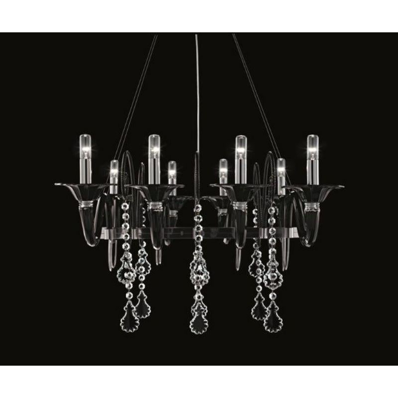 An unusual chandelier, where the arms are arranged horizontally and do not gravitate around a center – as is usually the case. The designer reinterprets this historical model from Barovier&Toso collections giving it a new shape and using modern