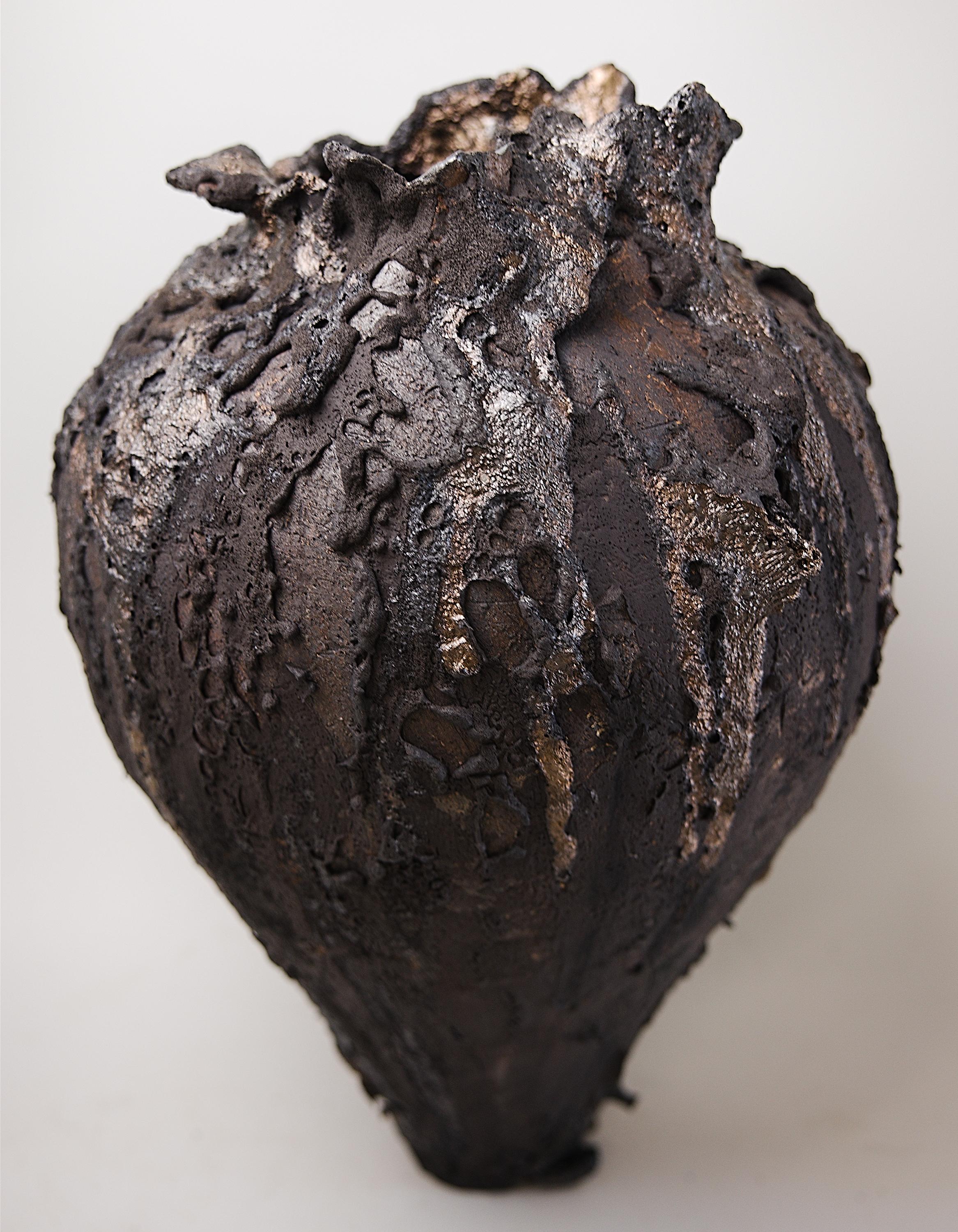 Moody Black  Groß  Freie Form Hand Made Vase im Angebot 3