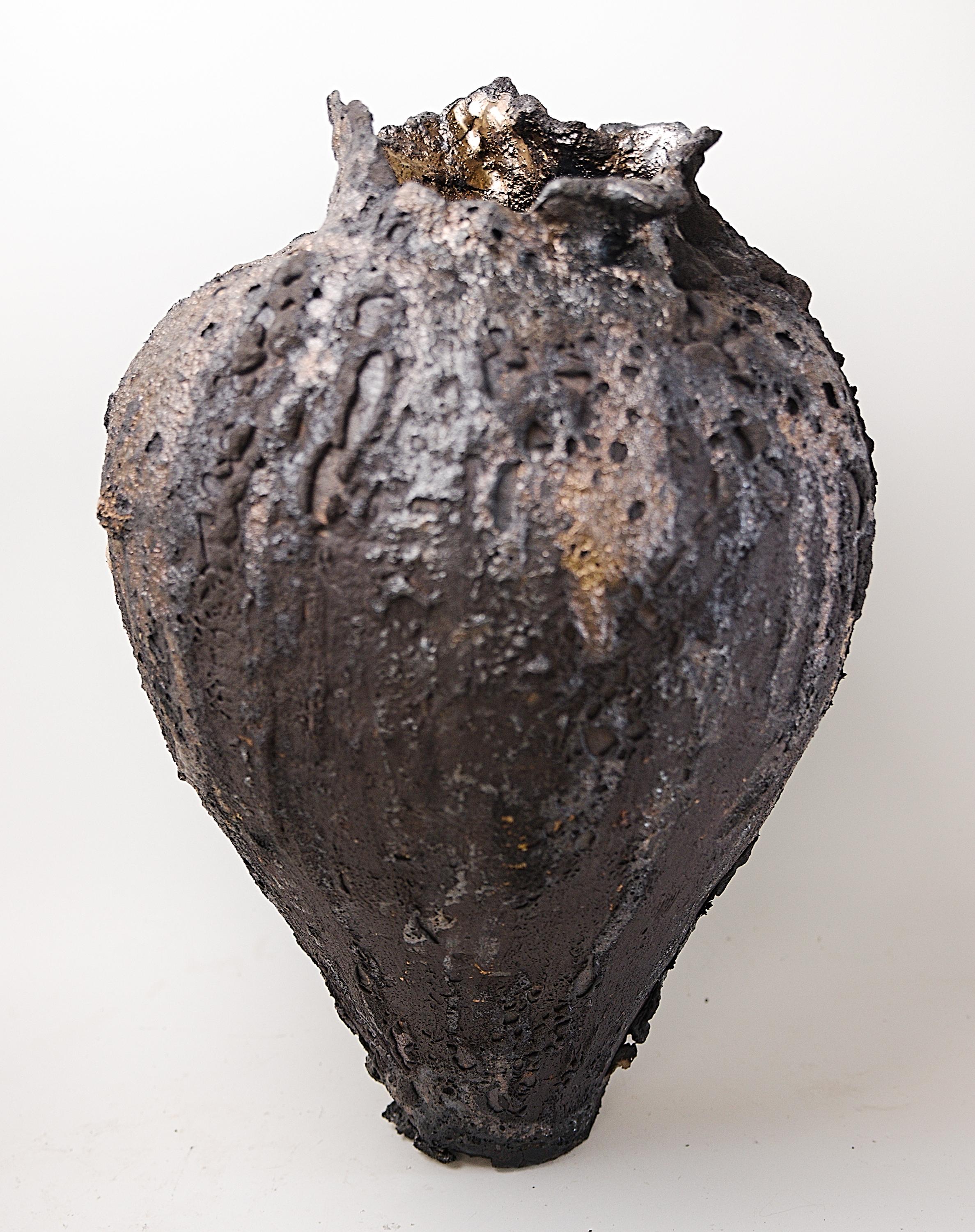 Moody Black  Groß  Freie Form Hand Made Vase im Angebot 5