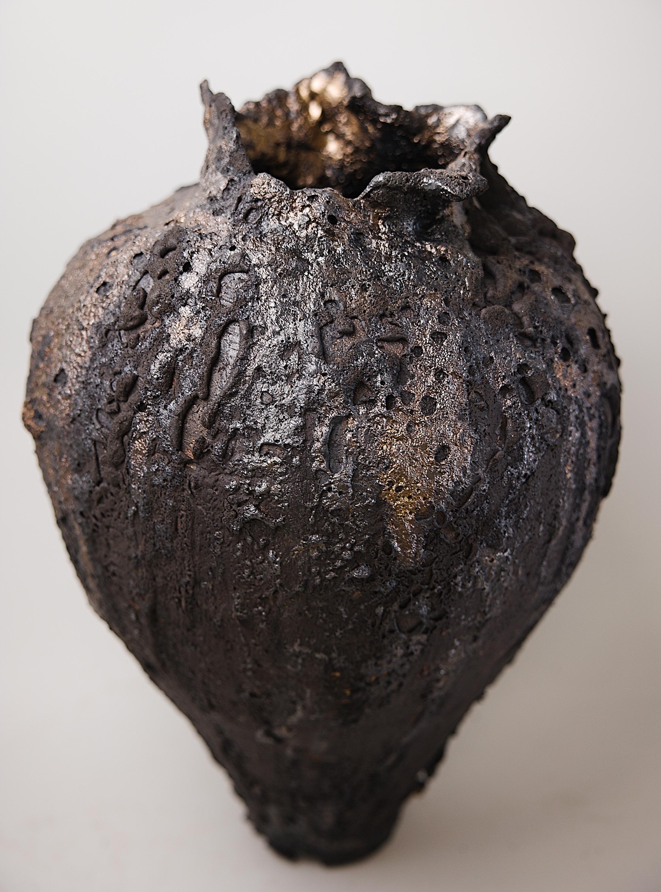 Moody Black  Groß  Freie Form Hand Made Vase im Angebot 6