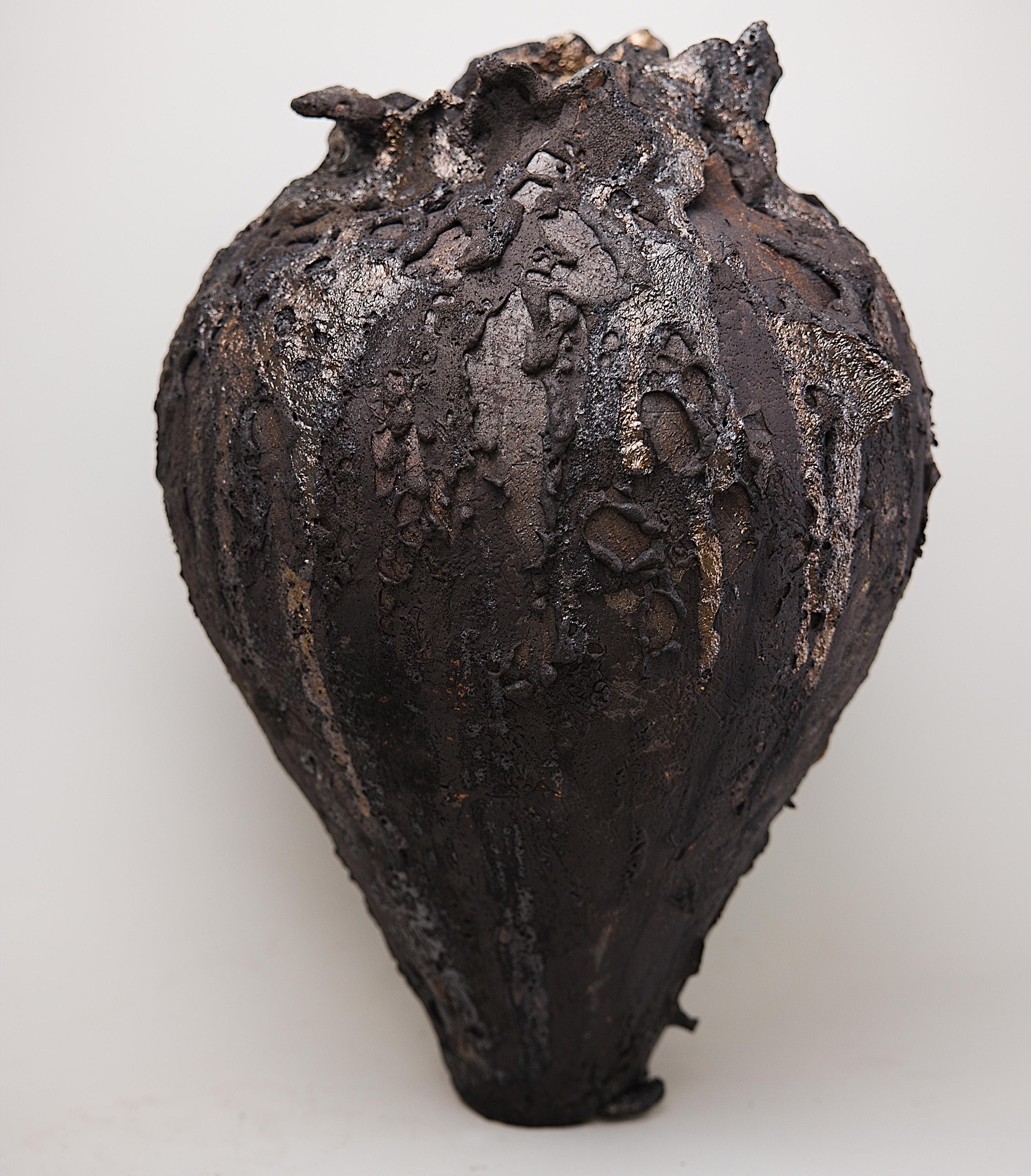 Moody Black  Groß  Freie Form Hand Made Vase (amerikanisch) im Angebot