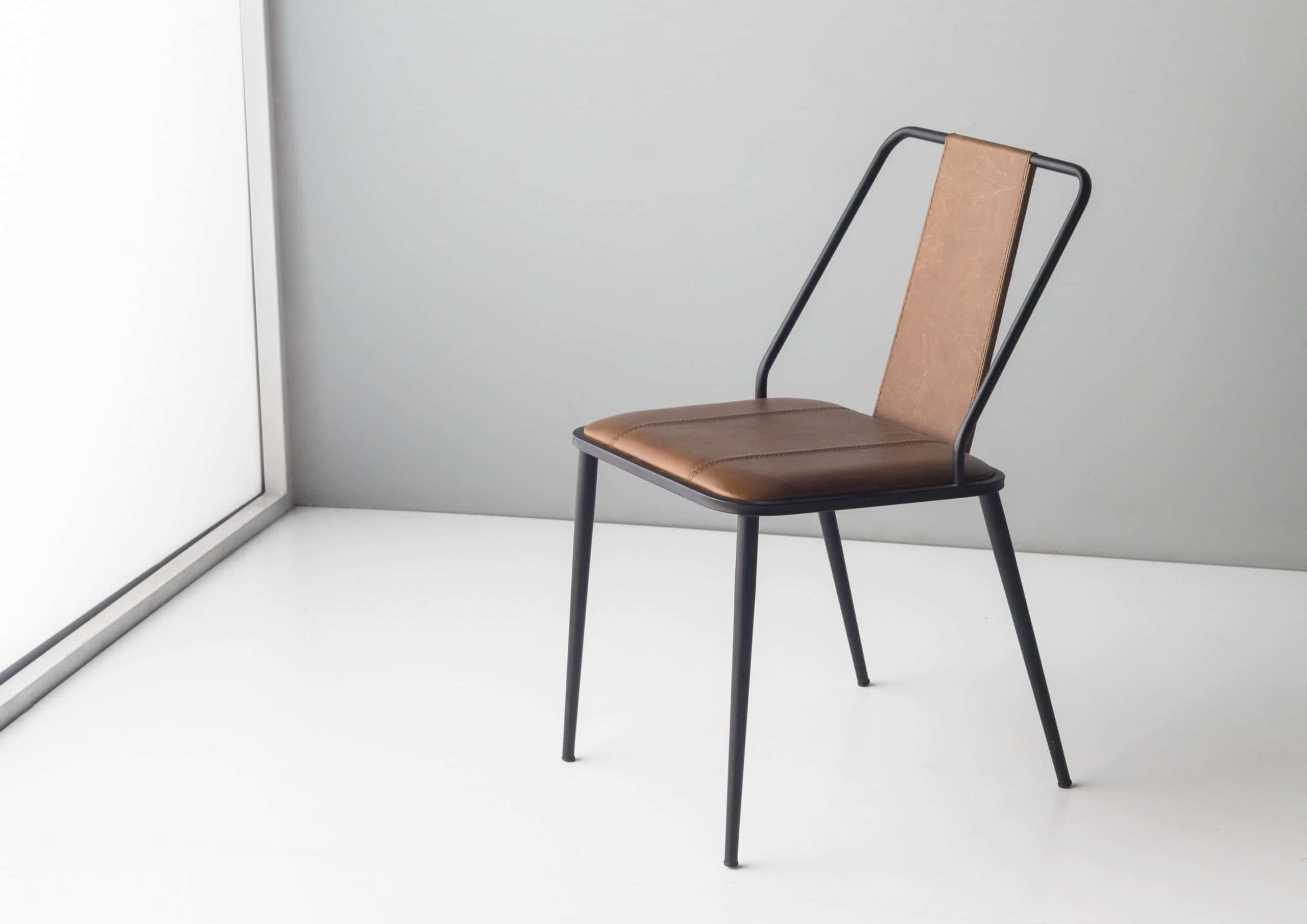 Mook Chair by Doimo Brasil
Dimensions: W 55 x D 46 x H 81 cm 
Materials: Metal, upholstered seat. 


With the intention of providing good taste and personality, Doimo deciphers trends and follows the evolution of man and his space. To this end, it