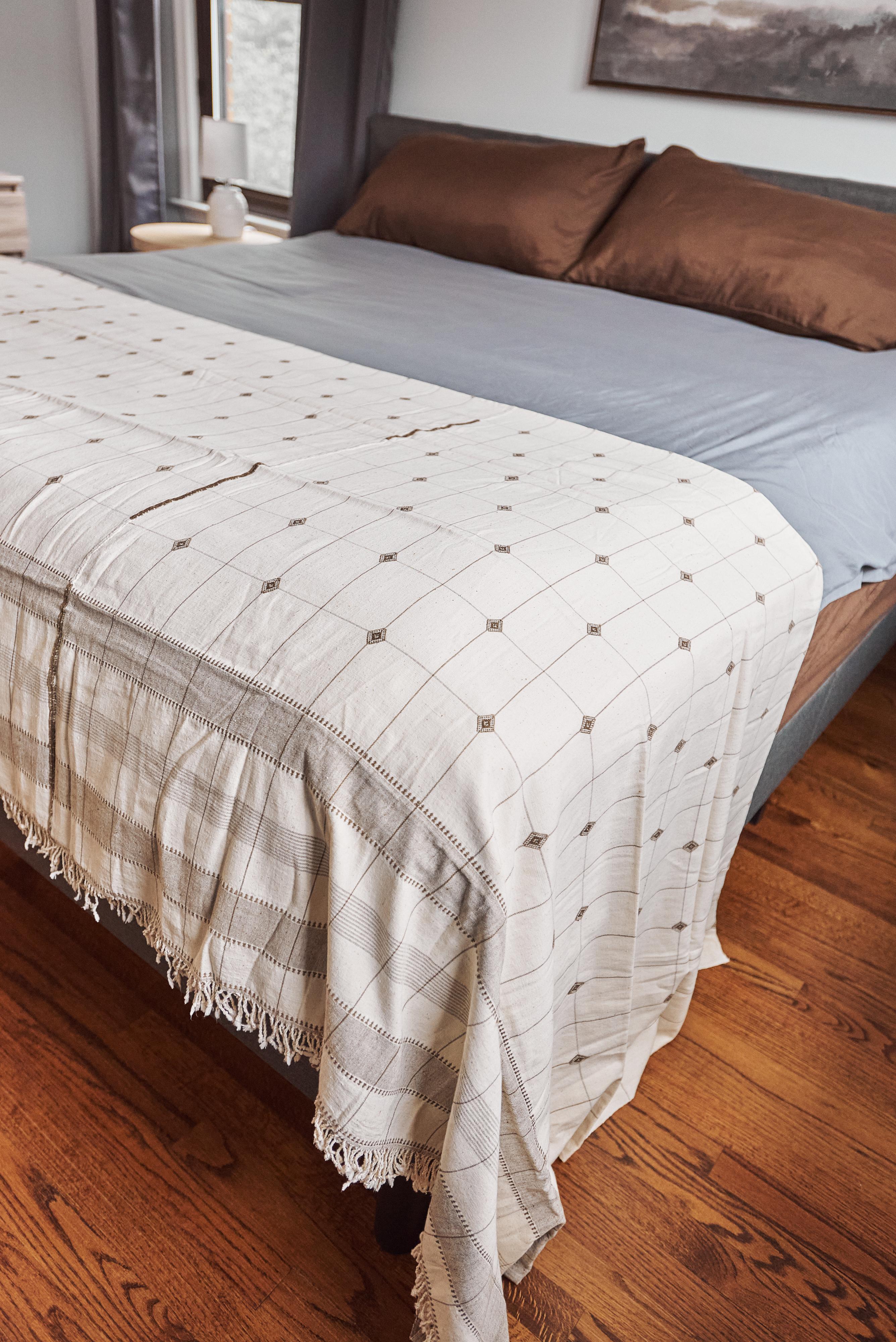 Indien Mool Handloom King Size Bedpsread Coverlet Black & White, in Organic Cotton (en coton biologique) en vente