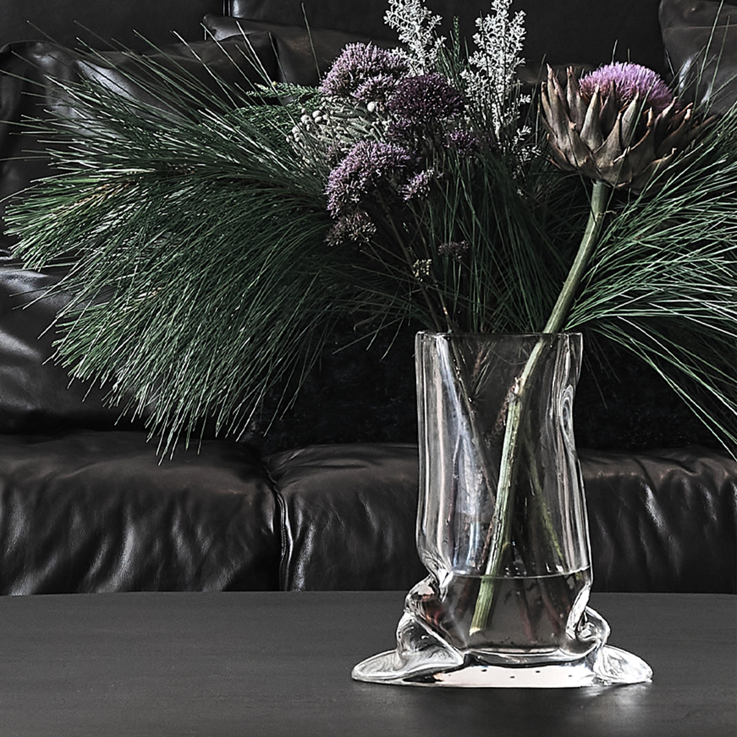 Mool Vase by DAaZ
Dimensions: D 18 x W 34 x H 40.9 cm.
Materials: Crystal.


DAaZ Furniture honors the spirit of adventure. We embrace the escape of the ordinary and revel in the magic that’s found in the unexpected. Our artistic ability shines