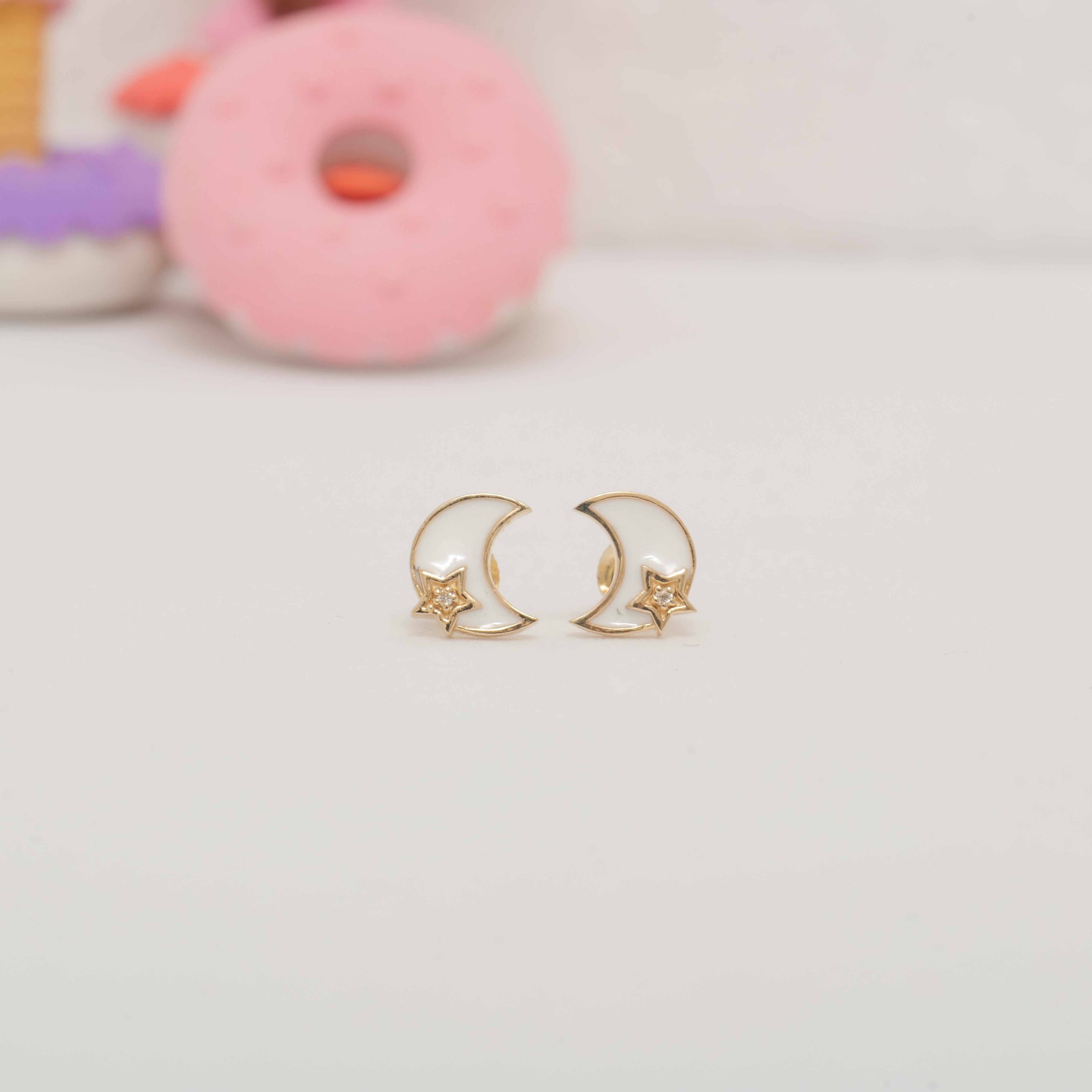 Donna Orecchini per bambini con diamanti a forma di luna e stella in oro massiccio 14k (certificati) in vendita