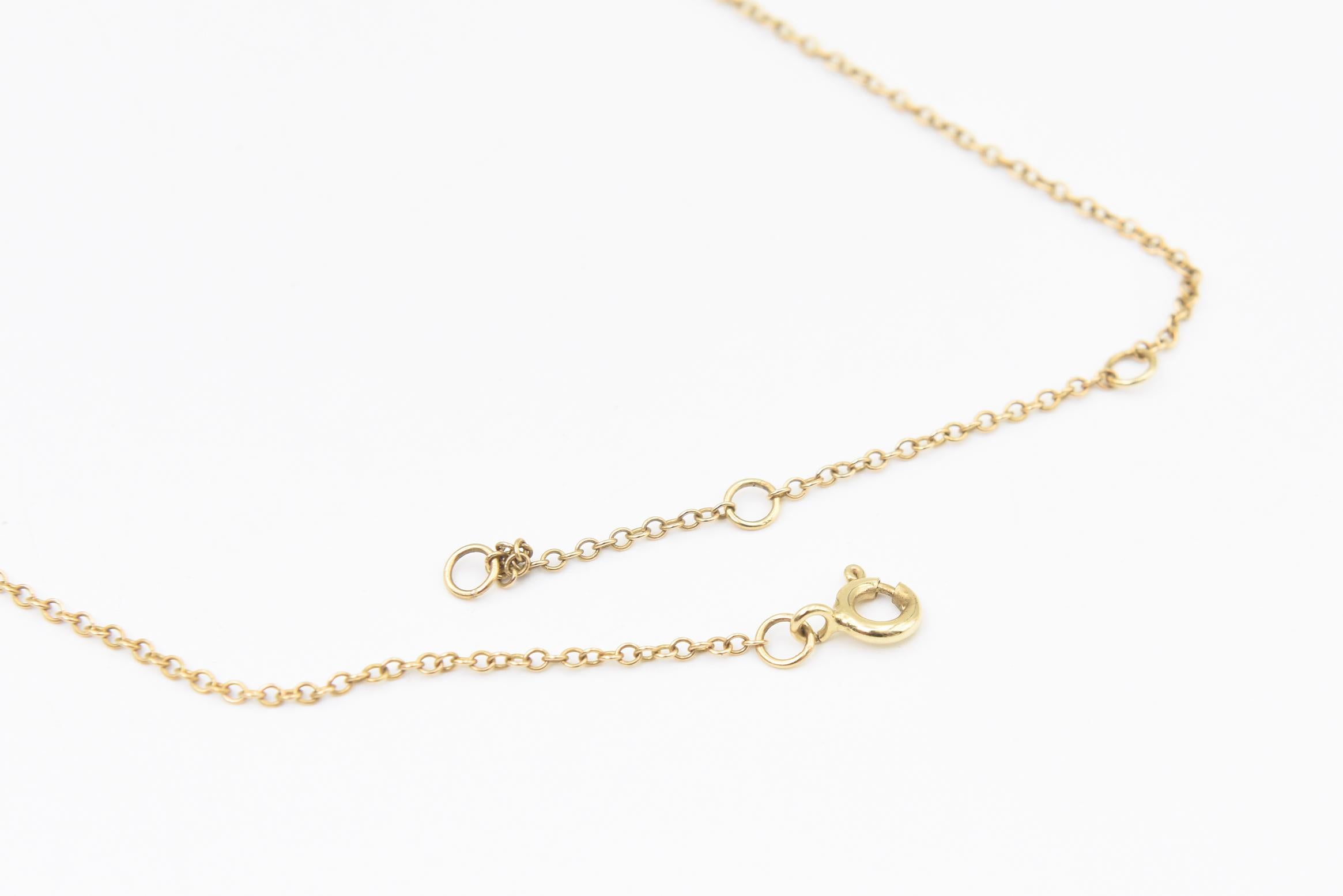 Collier à pendentifs en or jaune avec lune et étoiles et diamants nacrés Unisexe en vente