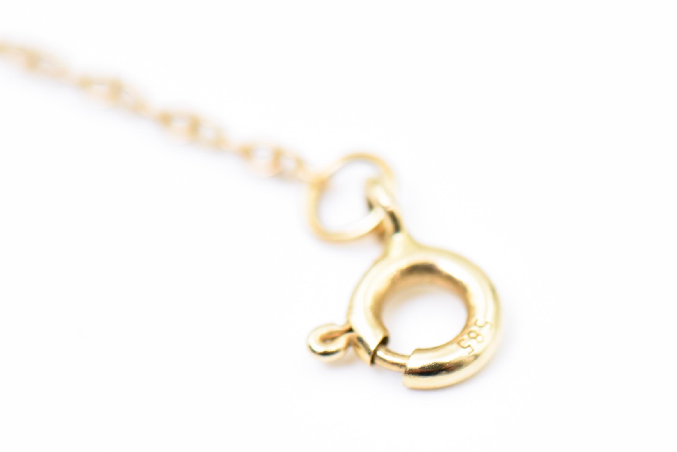 Collier à pendentifs en or jaune avec lune et étoiles et diamants nacrés en vente 1