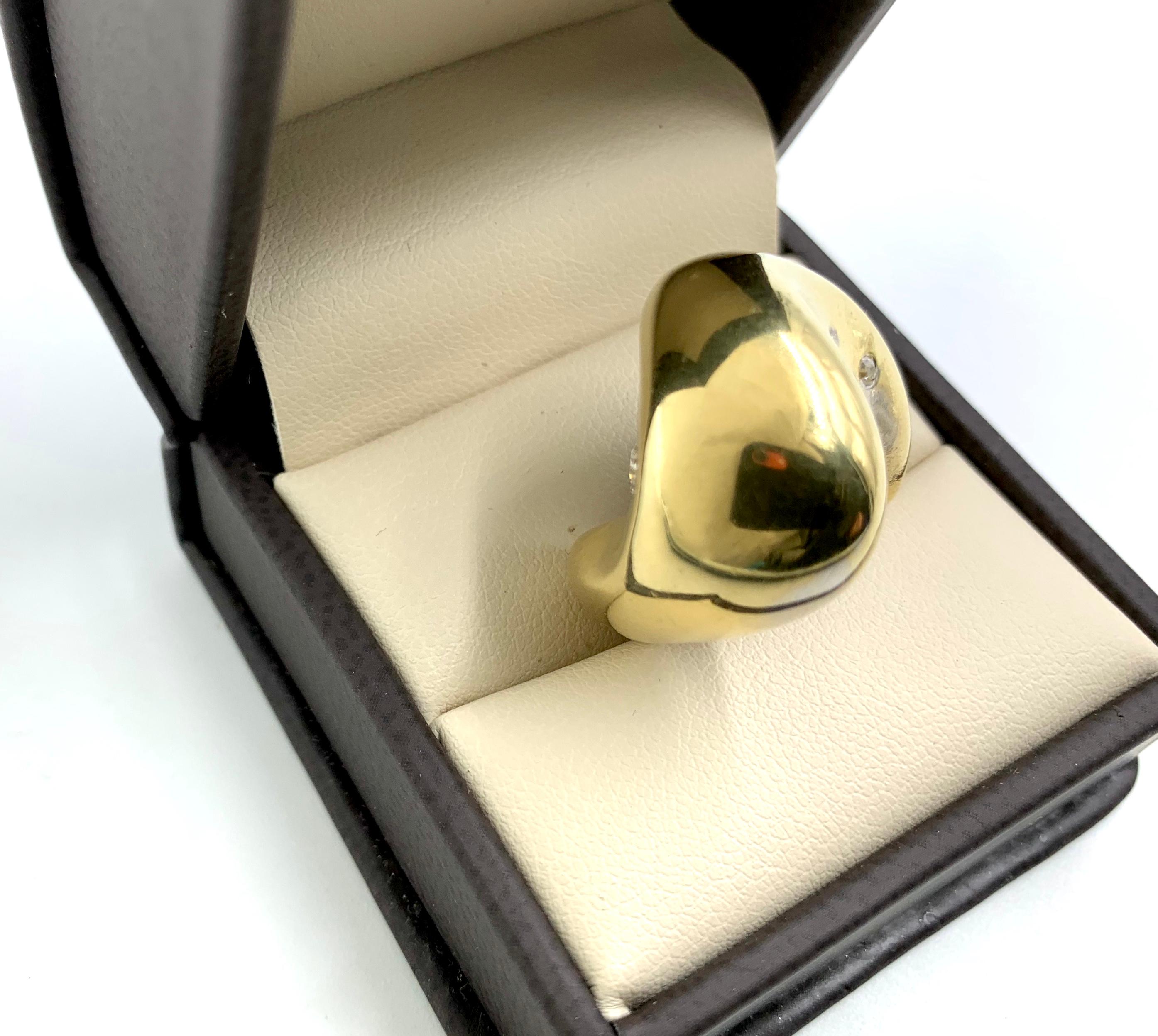 Modernist Celestial Consellation Designer 18K Yellow Gold Diamond Statement Ring In Good Condition For Sale In New York, NY