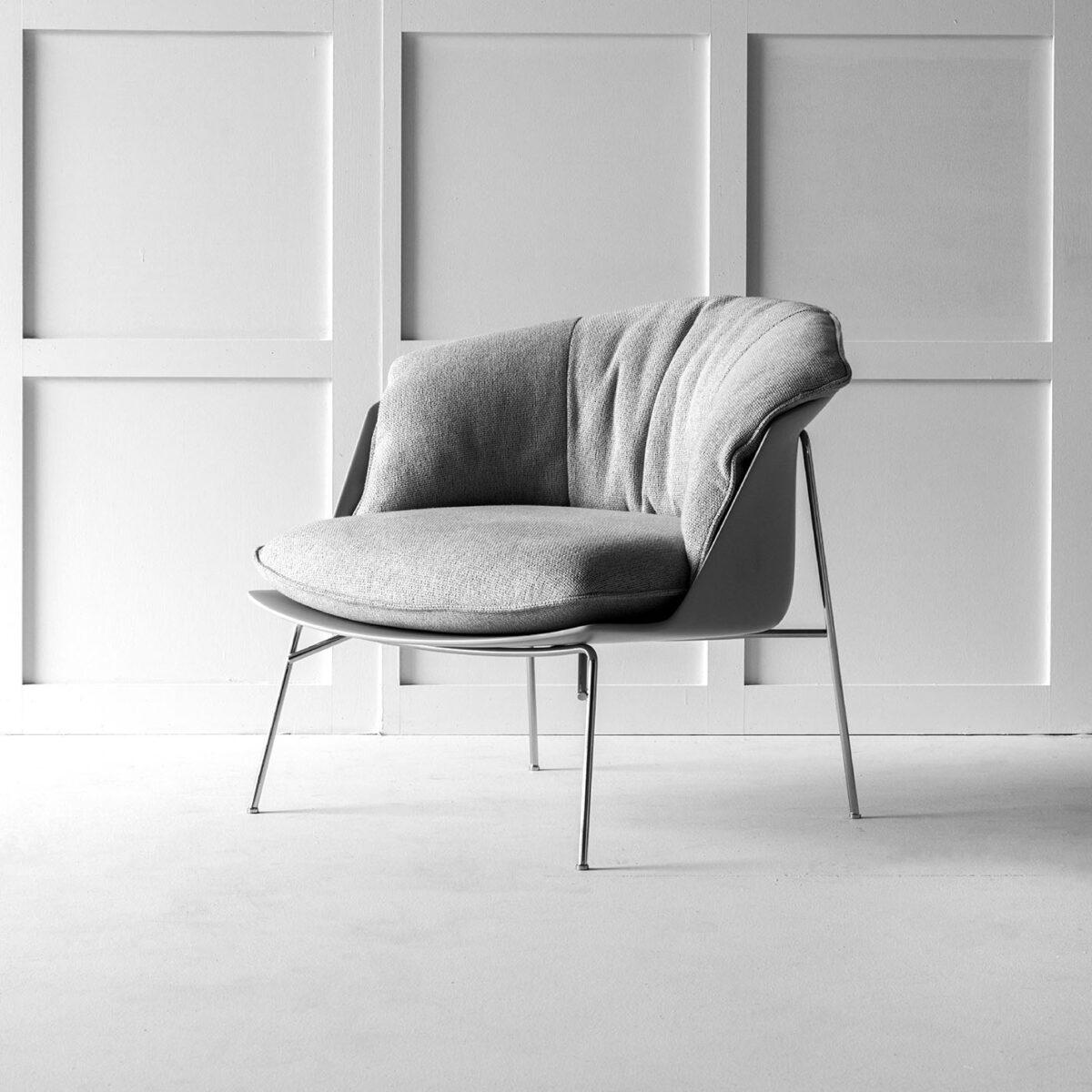 Italiano Poltrona Moon in beige con cuscino in tessuto di Ludovica + Roberto Palomba in vendita