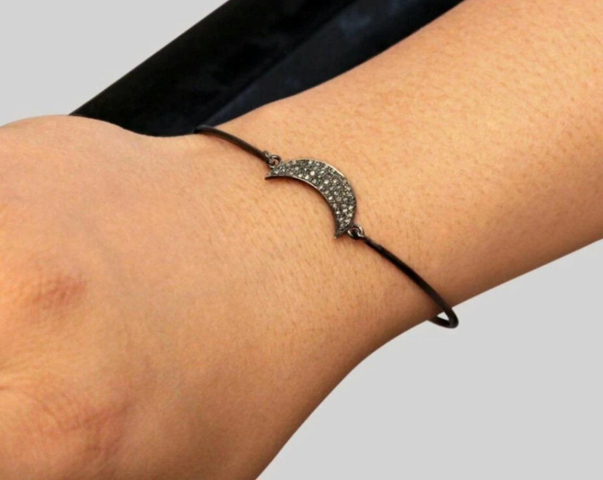 Moon Dainty Bracelet Pave Diamond Bracciale in argento 925 Diamante Regalo d'anniversario In condizioni Nuovo in vendita a Chicago, IL