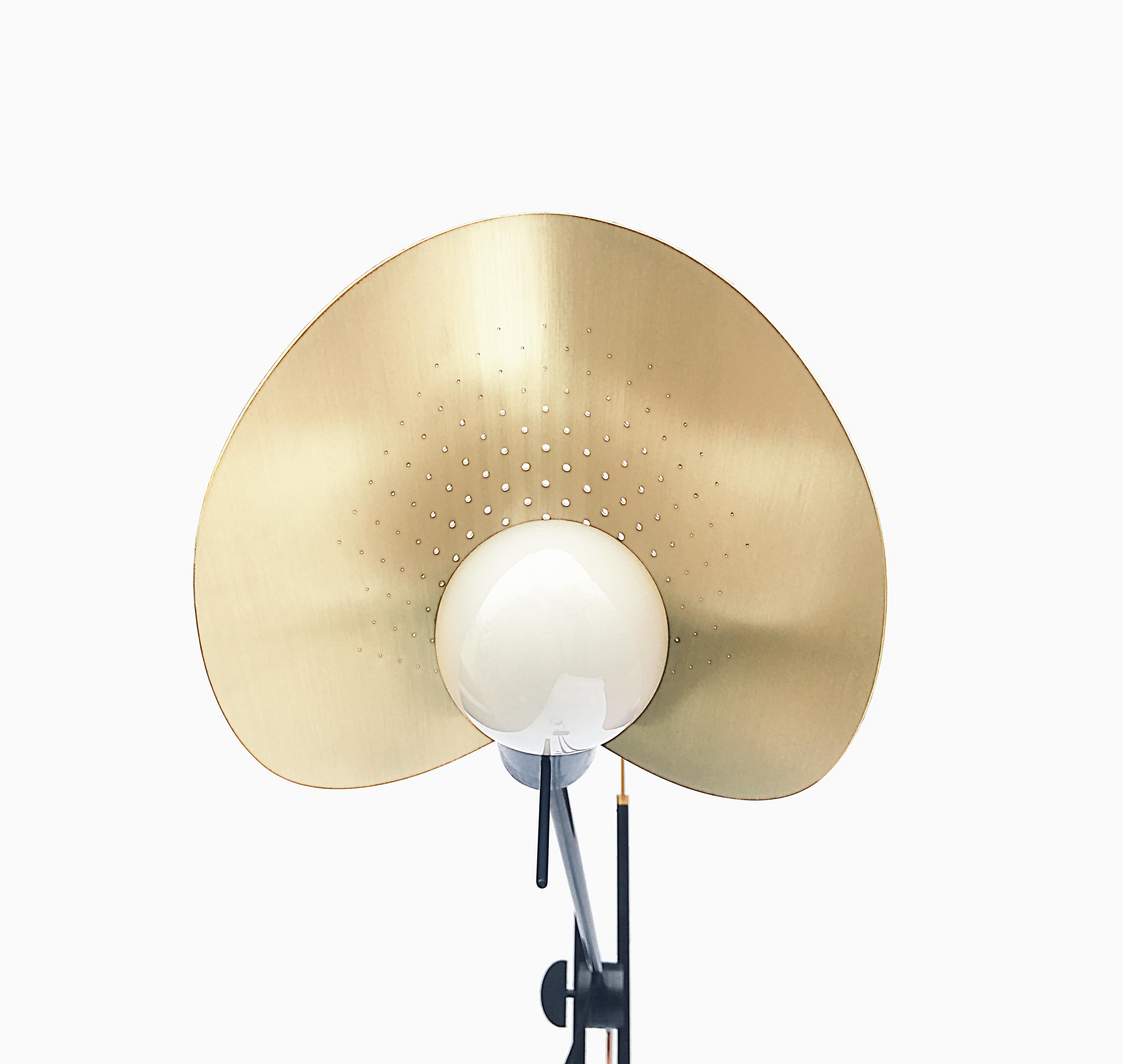 Moon floor lamp (S) by SB26
Dimensions: W 125 x D 200 x H 165 cm
Materials: Steel, copper, brass gilded with pure gold

Moon is balanced in space and refined to its worked ends which gives it bright and colorful reflections.
This reader plays