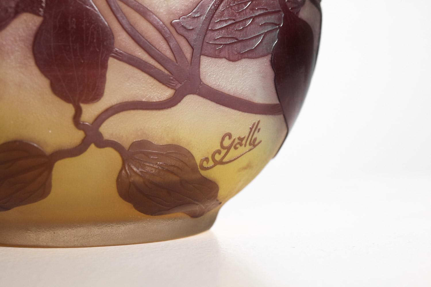 Vaso in vetro Moon di Emile Gallé con disegno di clematide inciso all'acido anni '40 in vendita 7