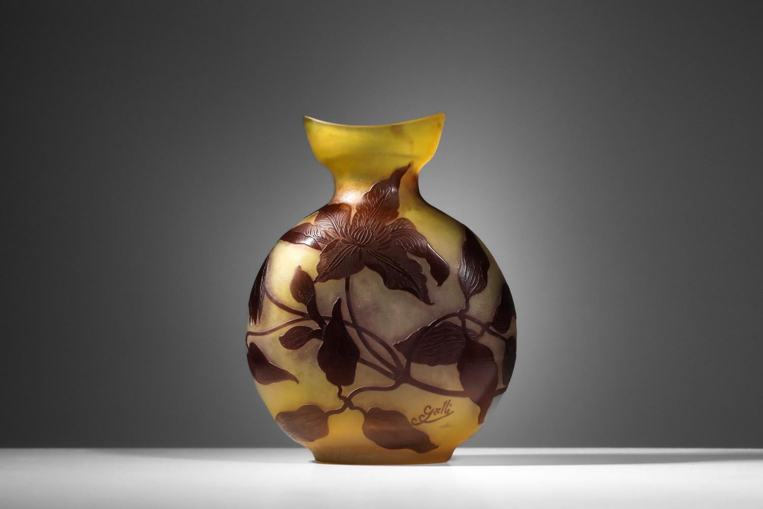Metà XX secolo Vaso in vetro Moon di Emile Gallé con disegno di clematide inciso all'acido anni '40 in vendita