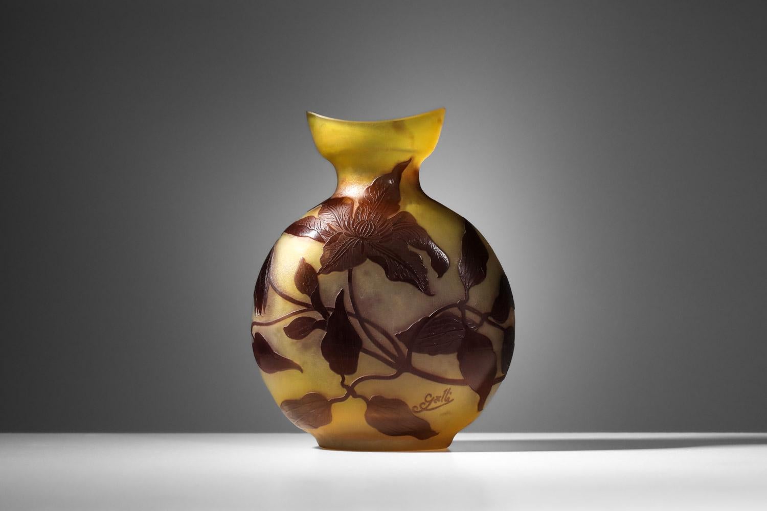 Vaso in vetro Moon di Emile Gallé con disegno di clematide inciso all'acido anni '40 in vendita 1