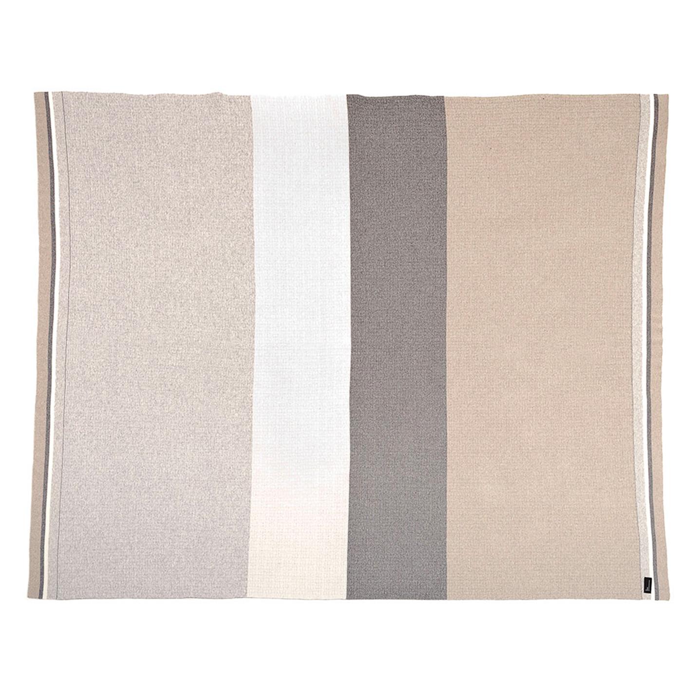 This elegant blanket will be a versatile and precious addition to a modern home, where it can be used in any room in the house. Its simple design was knitted using 40% wool, 30% viscose, 20% polyamide, and 10% cashmere for a total weight of 1.1 kg.