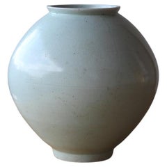Moon Jar 'Dalhanari' / 17th Century / Korean Antiques / Joseon Dynasty