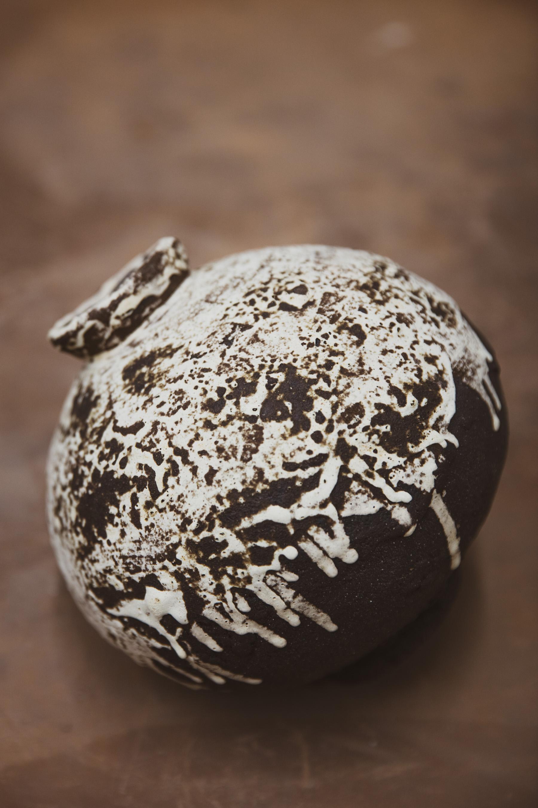Moon Jar In New Condition In Brooklyn, NY