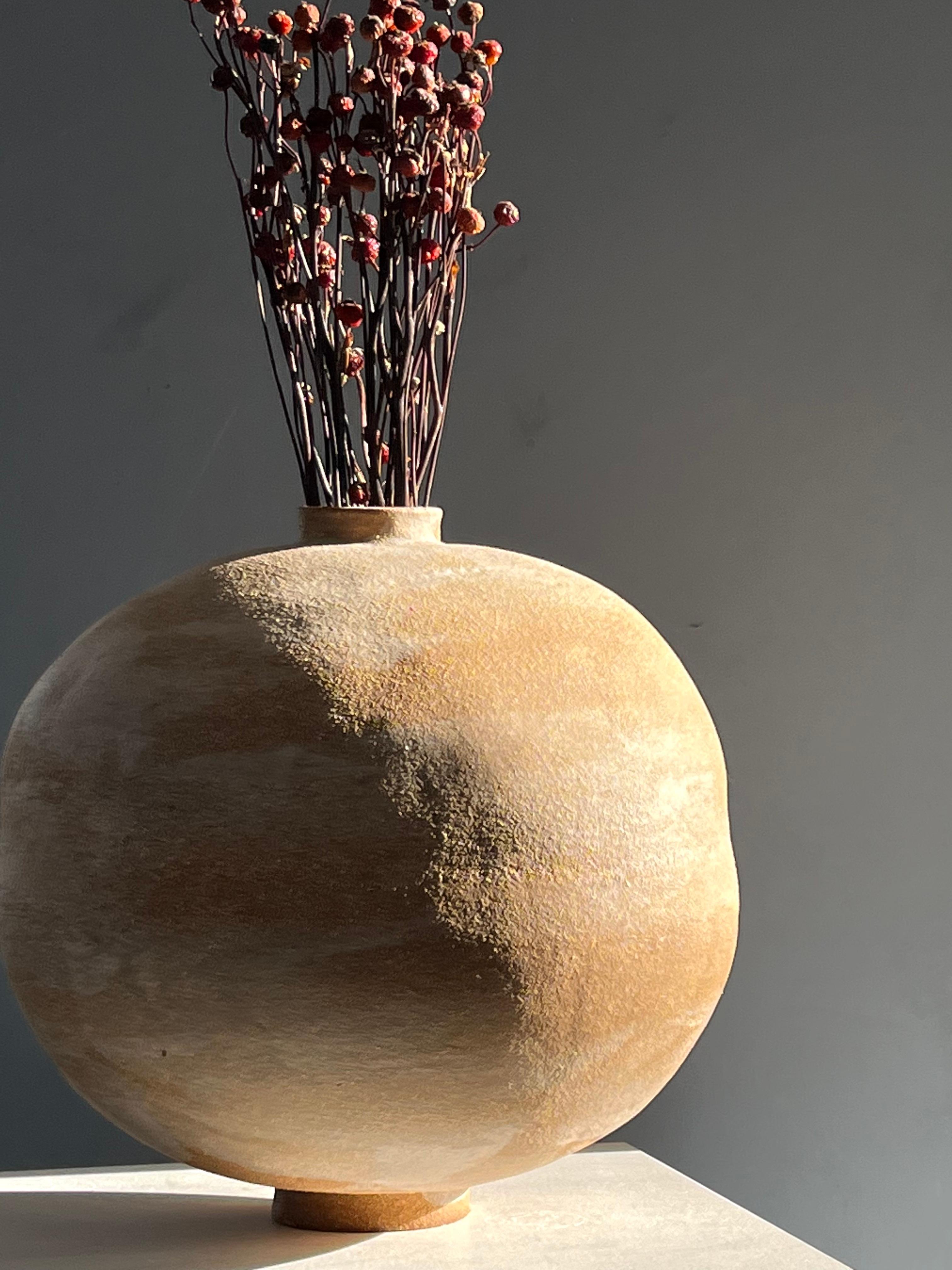 Postmoderne Pot de lune en brut par Solem Ceramics en vente
