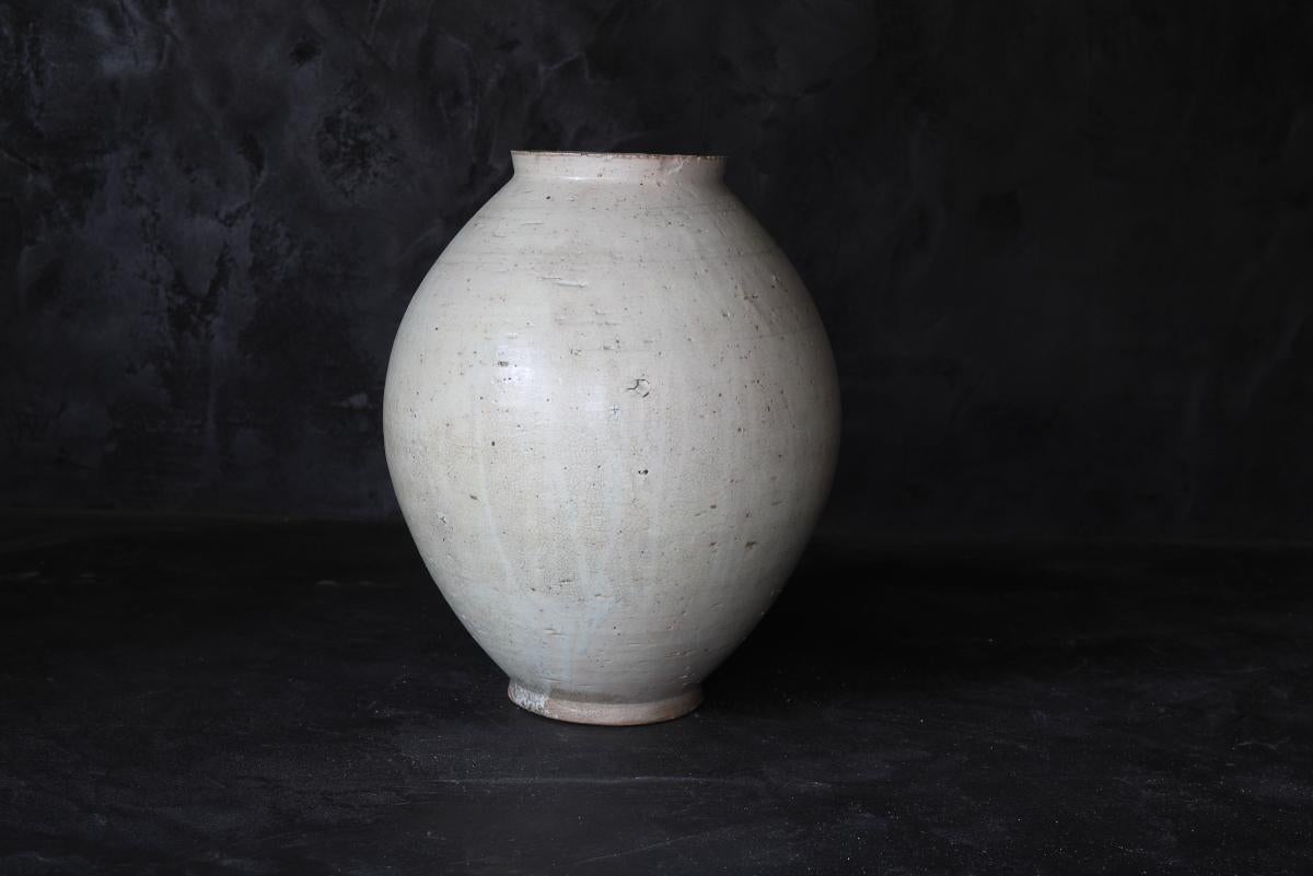korean moon vase