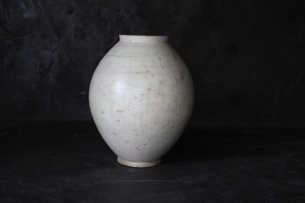Mondgefäß / Koreanische antike Vase / Joseon-Dynastie / 18. Jahrhundert (18. Jahrhundert und früher) im Angebot
