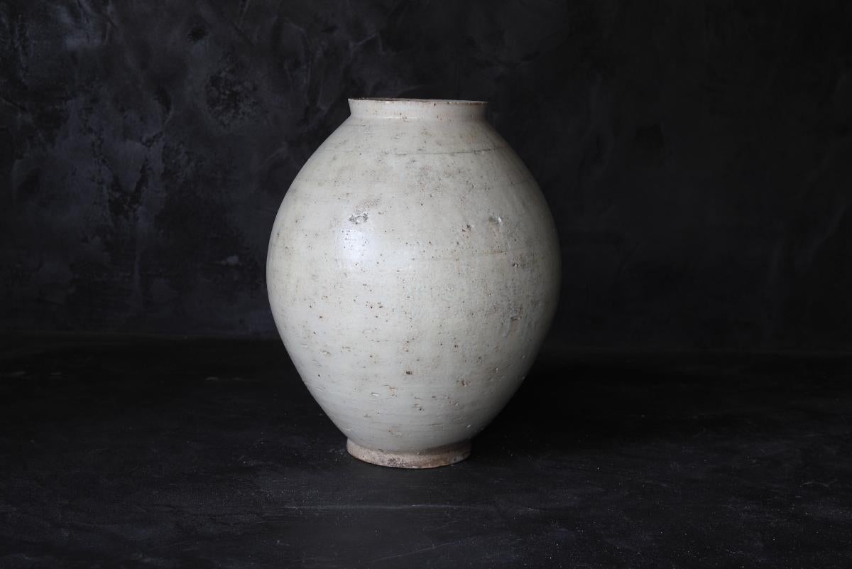 Moon Jar / Korean Antique vase / Joseon Dynasty / 18th Century In Fair Condition For Sale In Kyoto-shi, Kyoto
