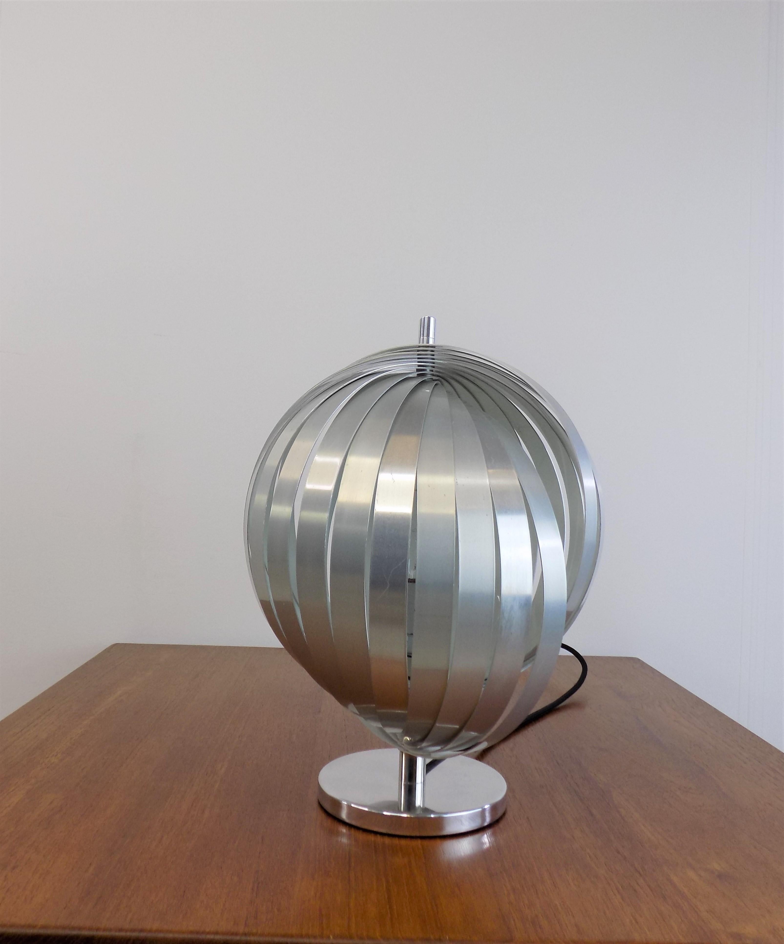 This stylishly designed Moon table lamp in a timeless design, consists of many aluminum strips which can be pushed into each other. As a result the light throw of the lamp can be varied individually.

 

The lamp is very high quality and is in