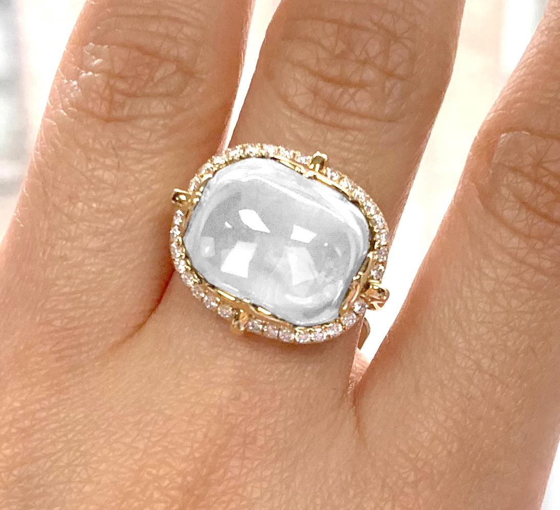 Ring mit Goshwara-Kissen Cabochon Mondquarz und Diamant (Zeitgenössisch) im Angebot