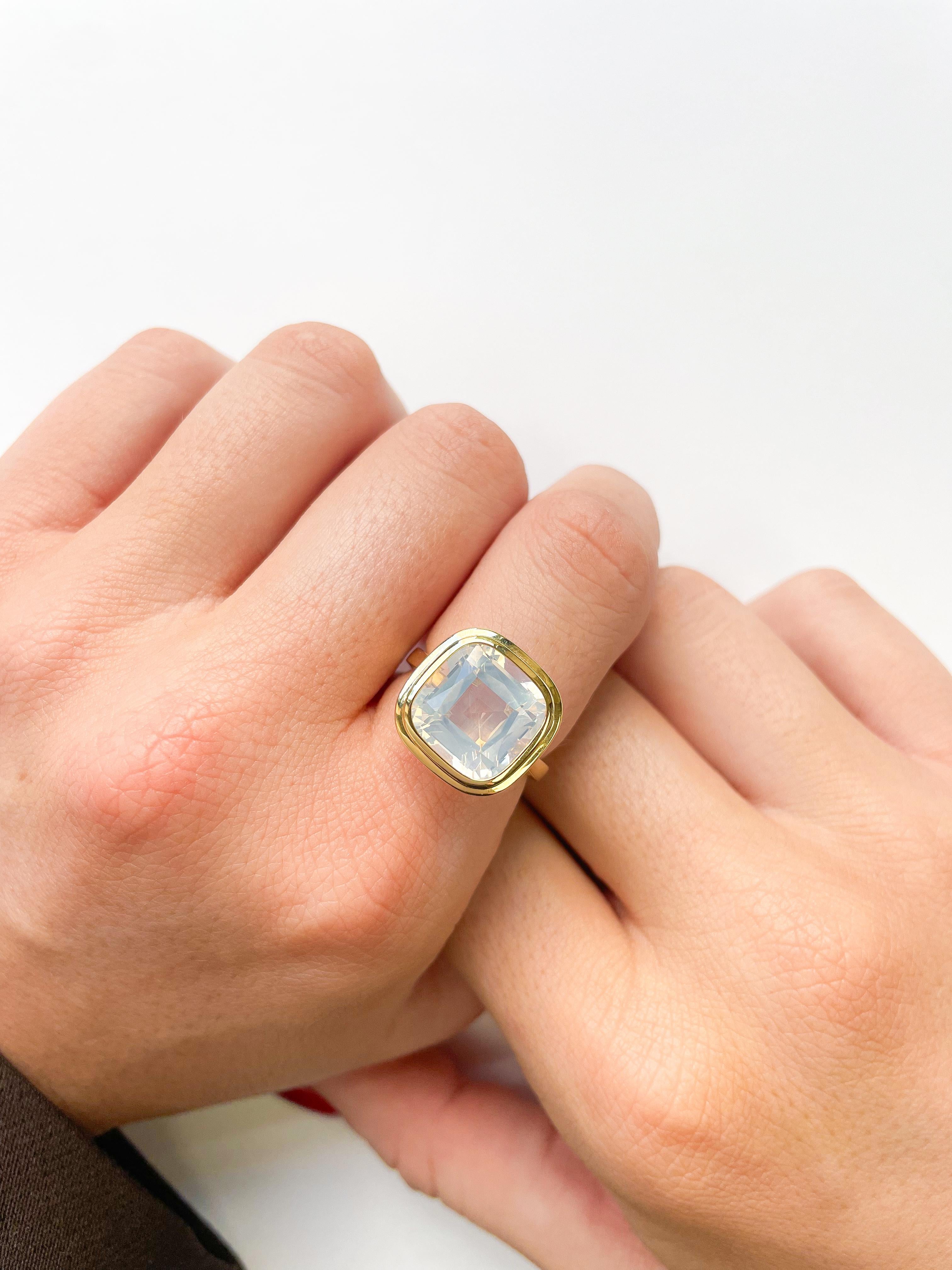 En vente :  Bague Moon Quartz taille coussin en or jaune 18 carats 2