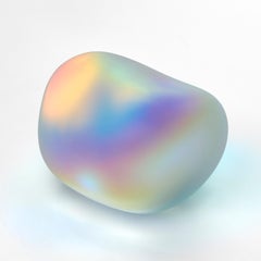 Moon-rock 017, eine Skulptur aus Klarglas und dichroitischem Film von Jon Lewis