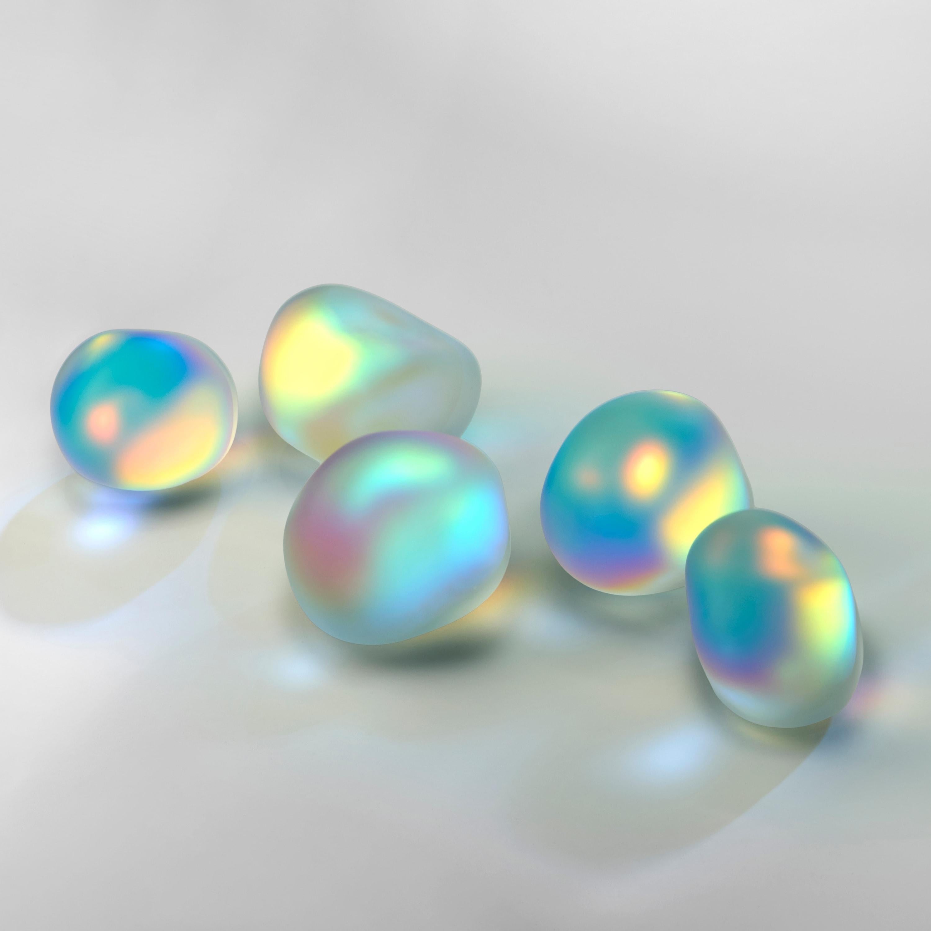 Moon-rock 017, una scultura in vetro trasparente e pellicola dicroica di Jon Lewis In condizioni Nuovo in vendita a London, GB