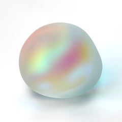 Moon-rock 019, escultura de vidrio transparente y película dicroica de Jon Lewis