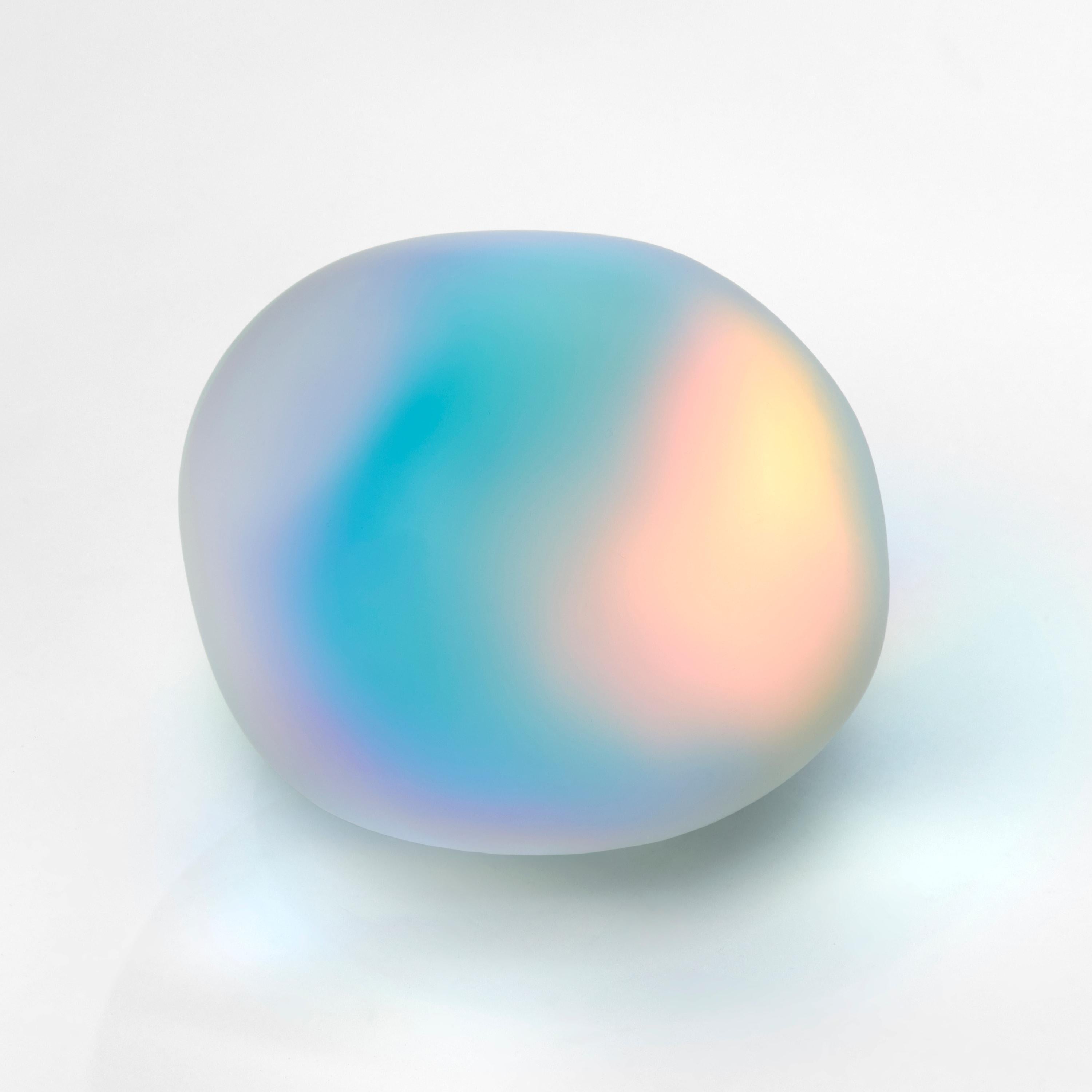 Organico moderno Moon-rock 020, una scultura in vetro trasparente e pellicola dicroica di Jon Lewis in vendita