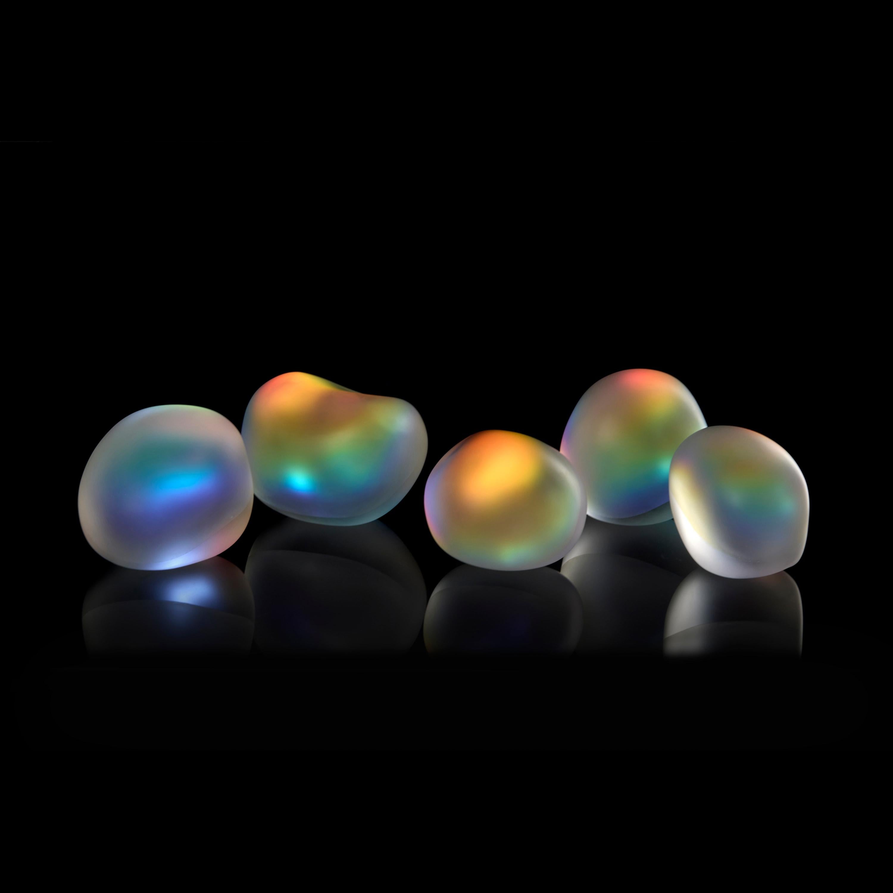 Vetro Moon-rock 021, scultura in vetro trasparente con pellicola dicroica di Jon Lewis in vendita