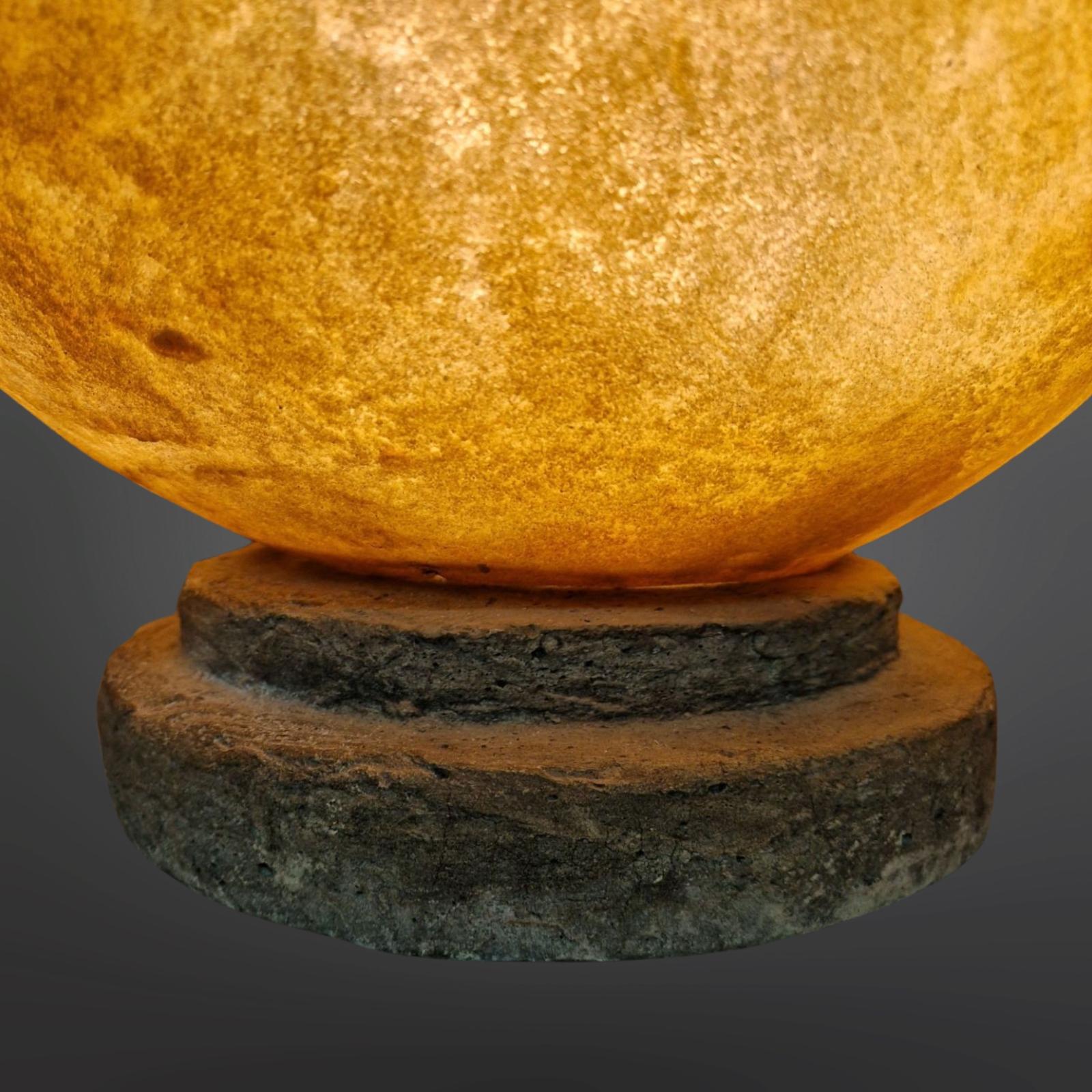 Fibre de verre Lampe de table de style roche de lune fabriquée en fibre de verre, France, années 1970 en vente