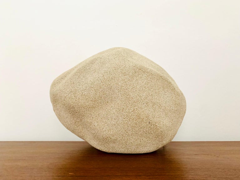 Impressively beautiful table lamp from the 1960s.
The lamp in the shape of a rock is an absolute classic.
Wonderful design and an asset to any home.
A very pleasant light is created.

Design: Andre Cazenave
Manufacturer:
