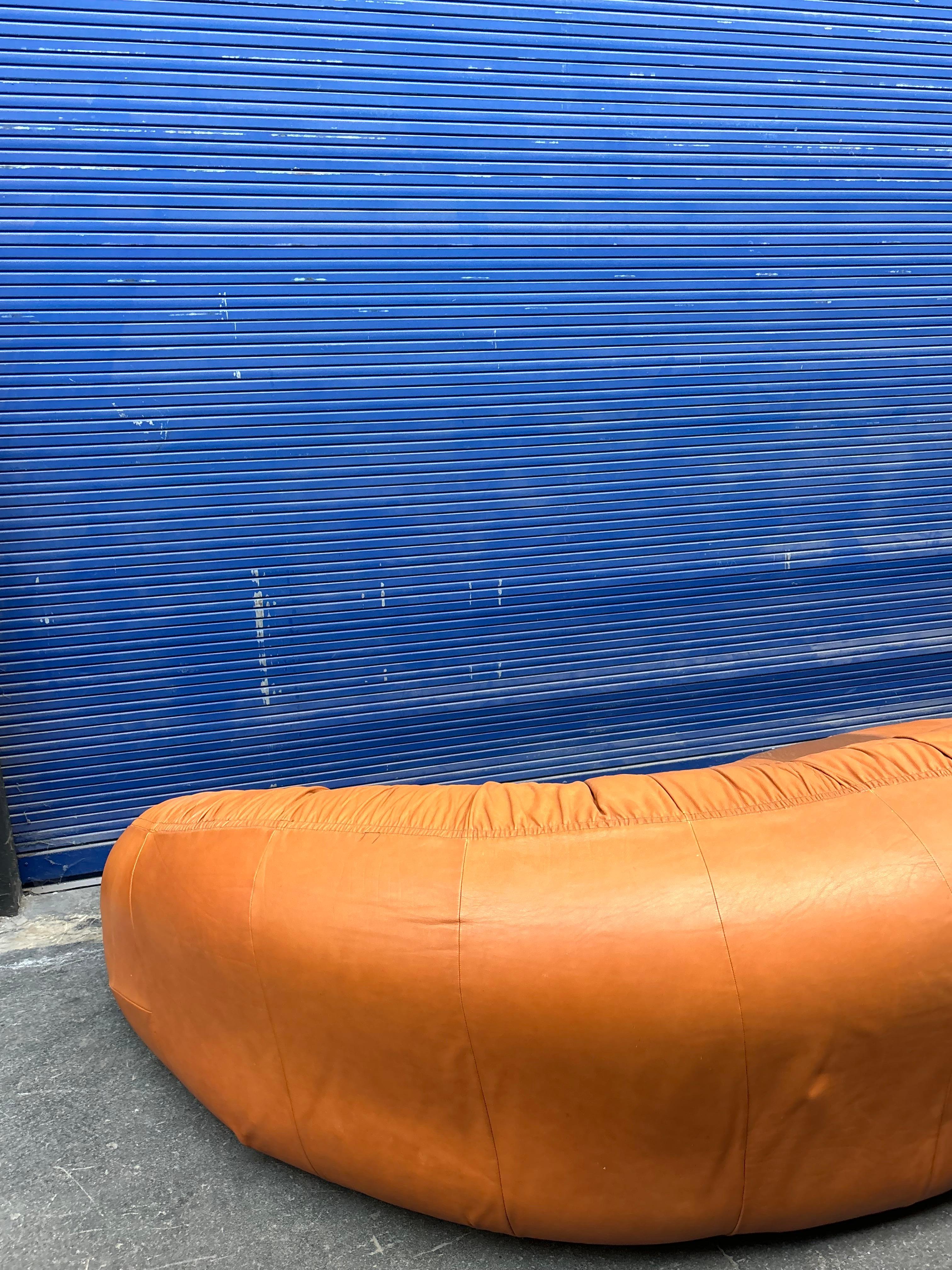 Divano a luna attribuito a Raphael Raffel in vendita 8