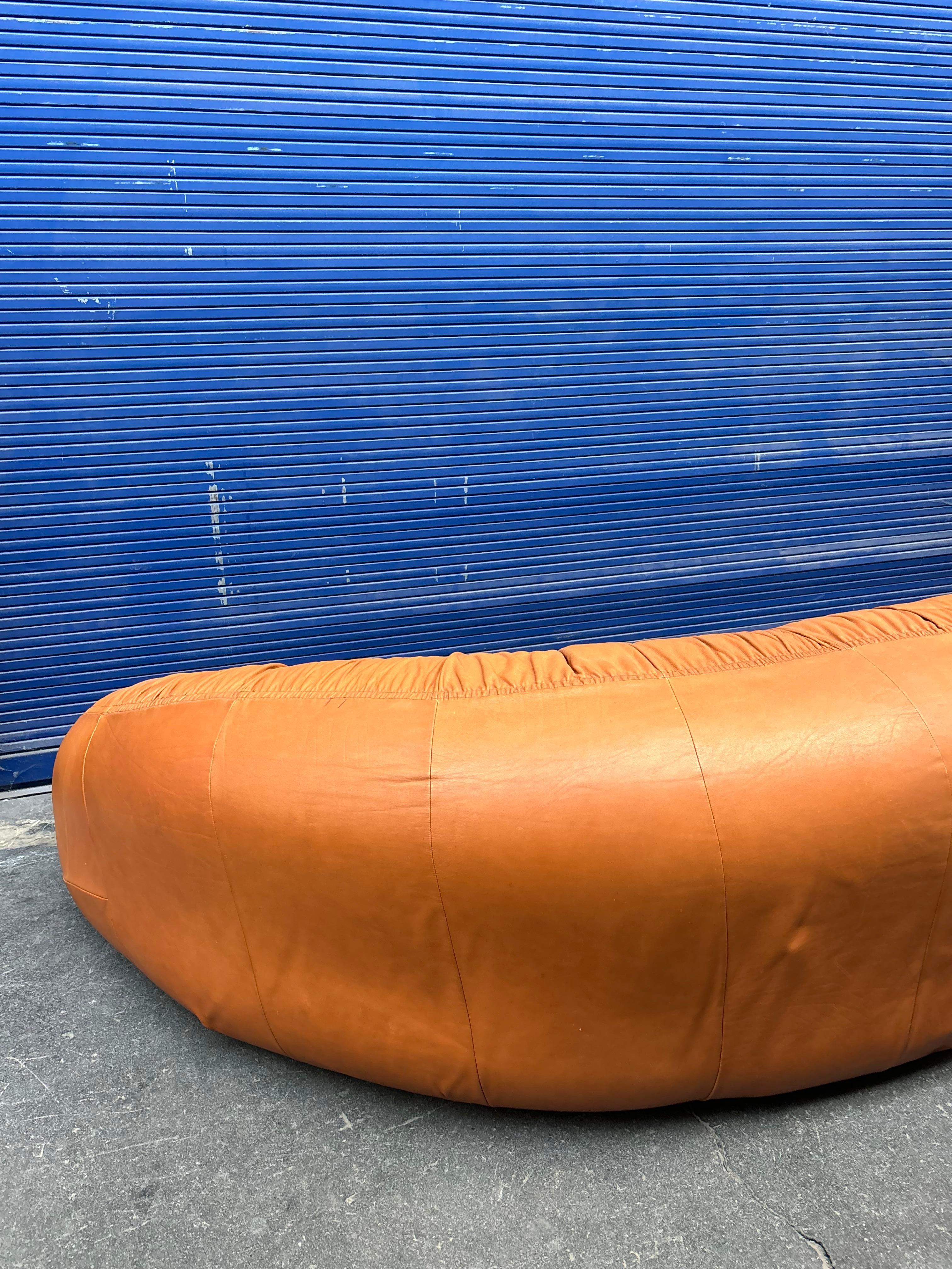 Divano a luna attribuito a Raphael Raffel in vendita 9