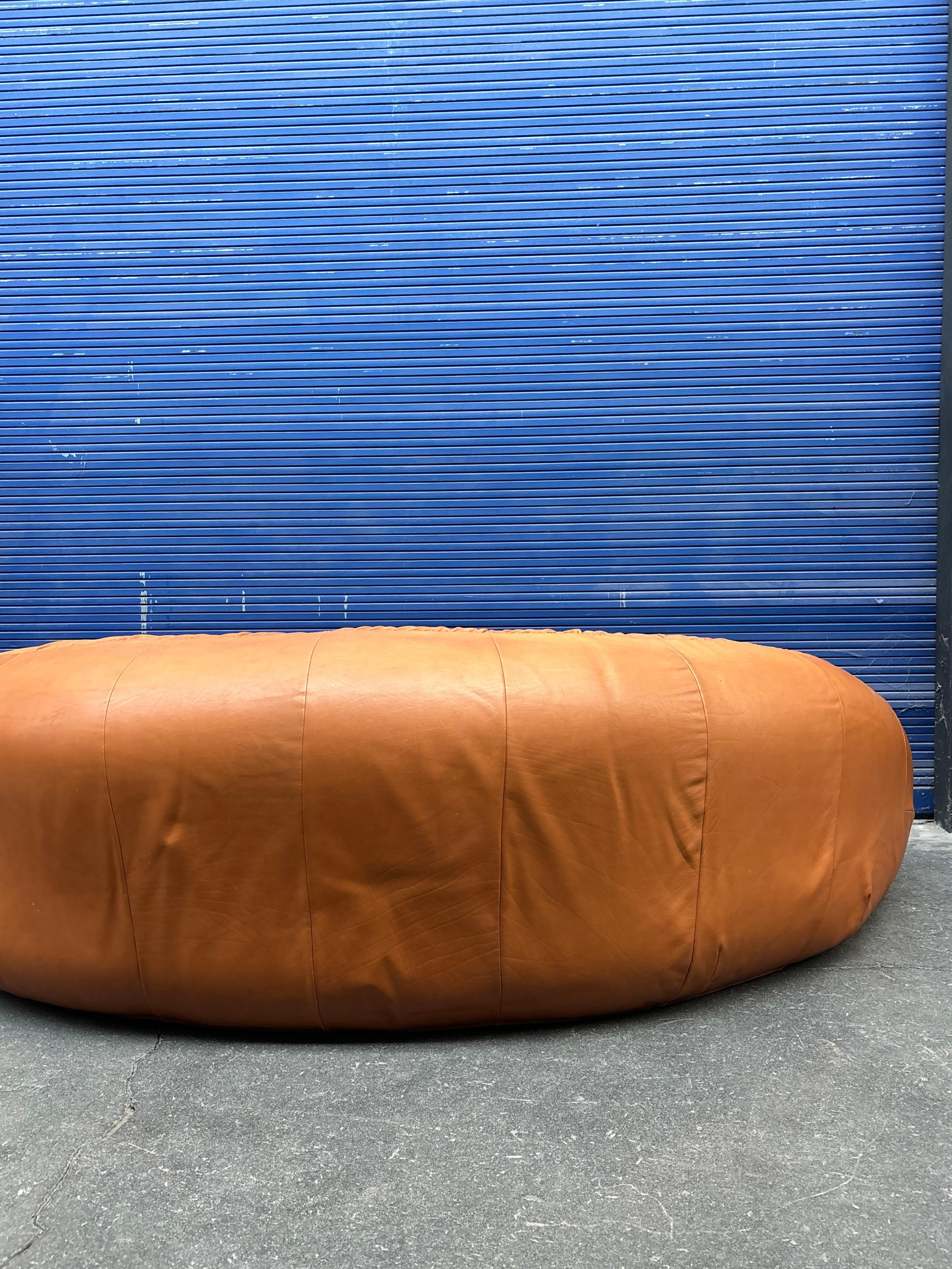 Divano a luna attribuito a Raphael Raffel in vendita 10