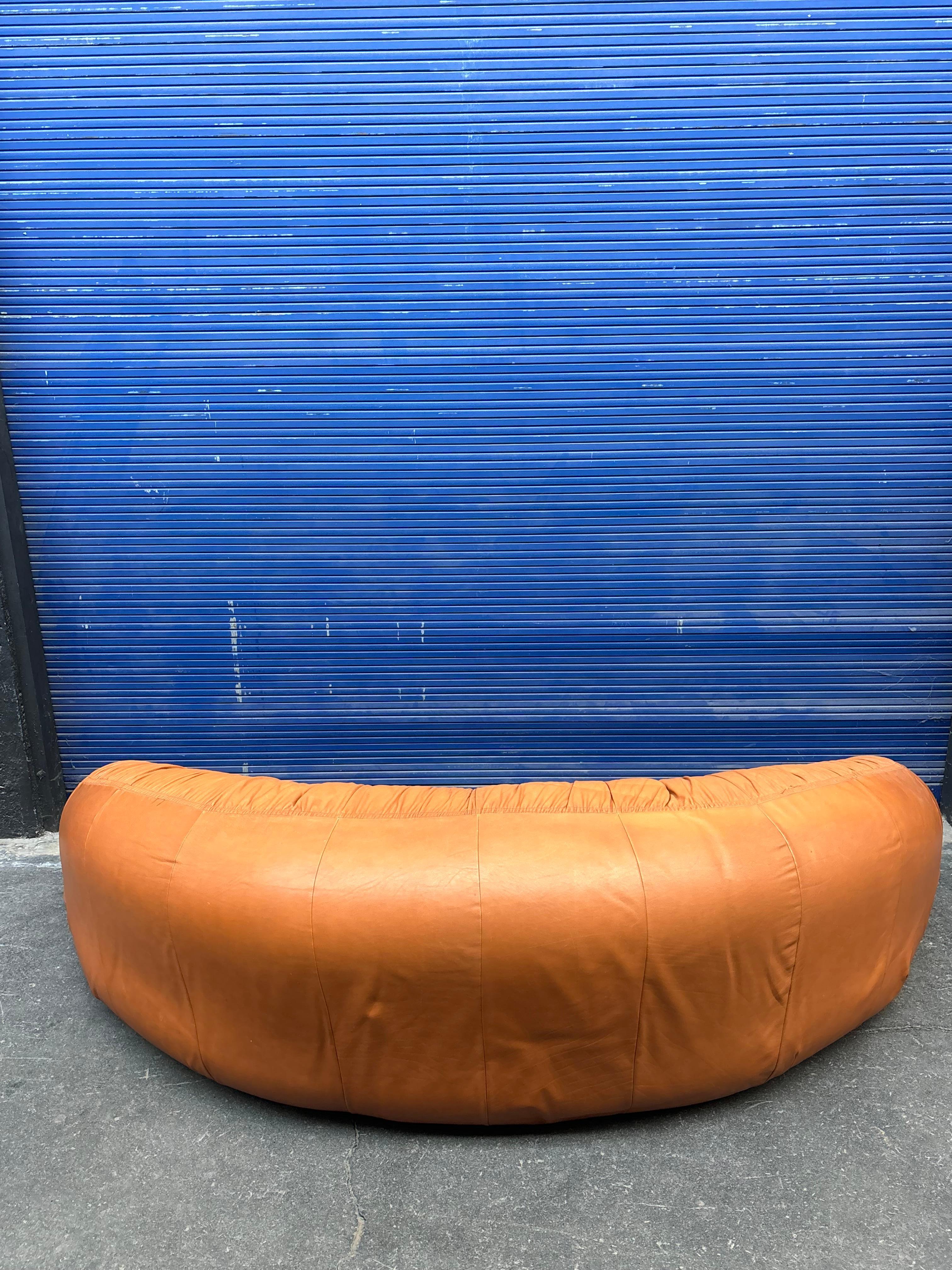 Divano a luna attribuito a Raphael Raffel in vendita 11