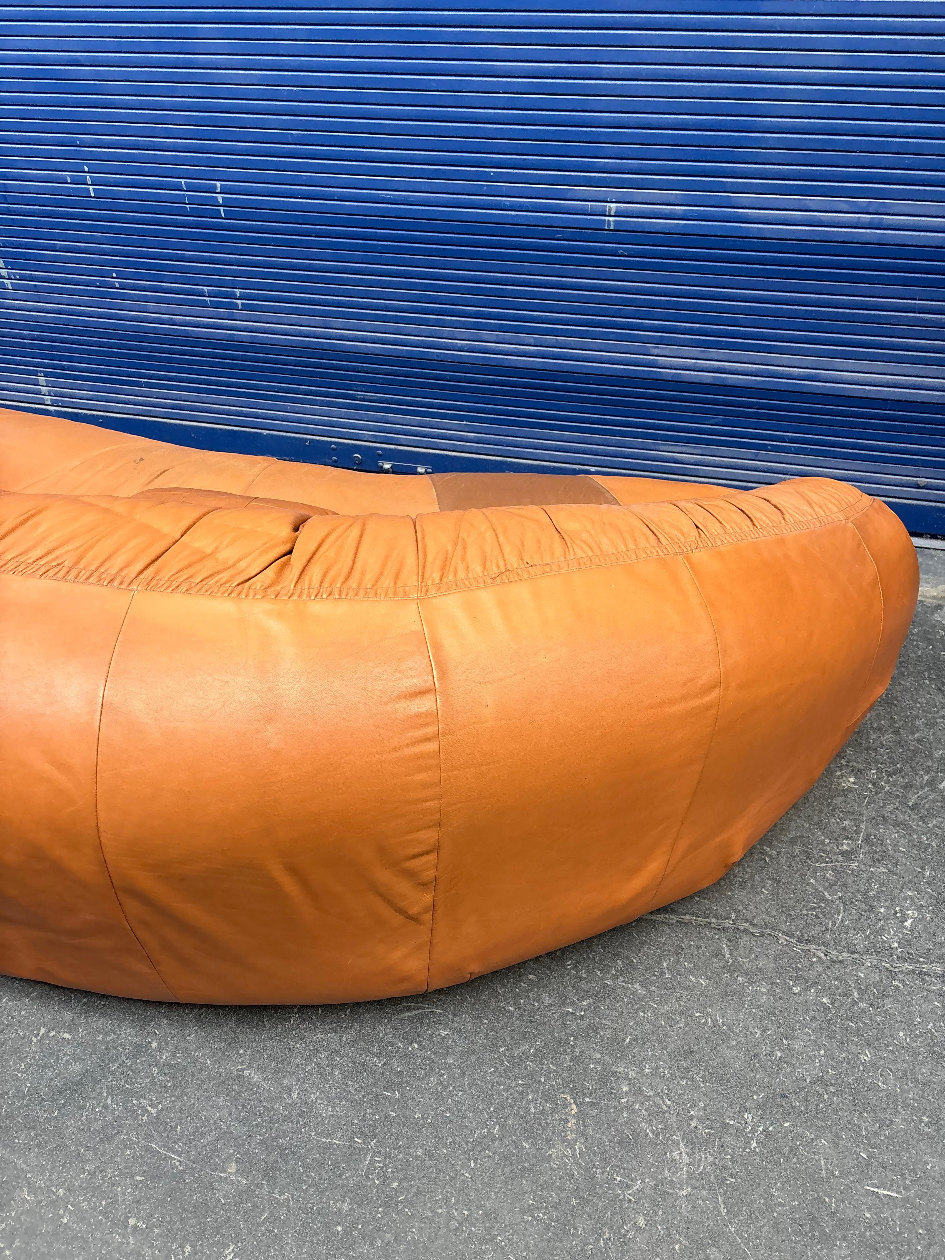 Divano a luna attribuito a Raphael Raffel in vendita 12