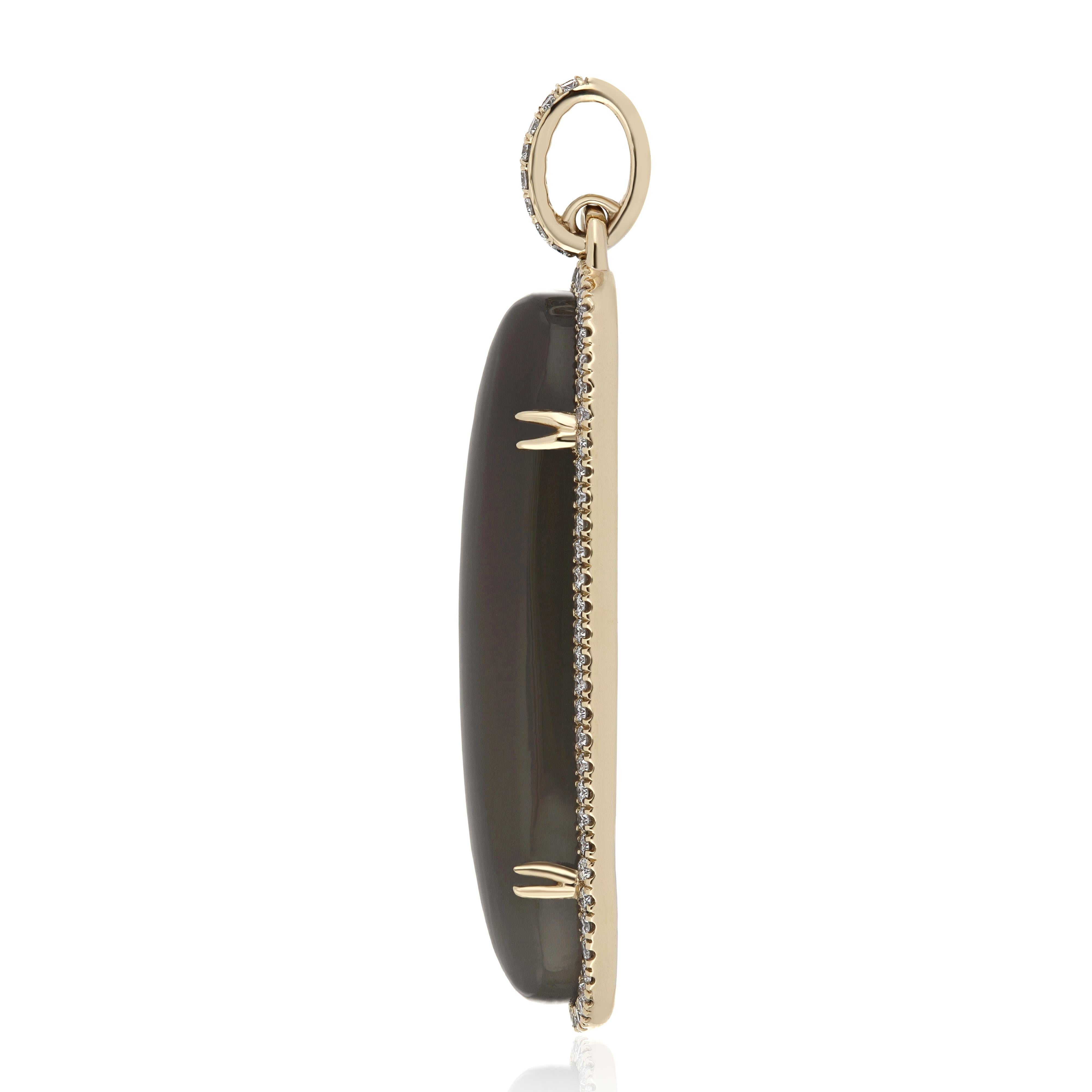 Taille ovale Pendentif en or jaune 14 carats avec pierre de lune grise et diamants en vente