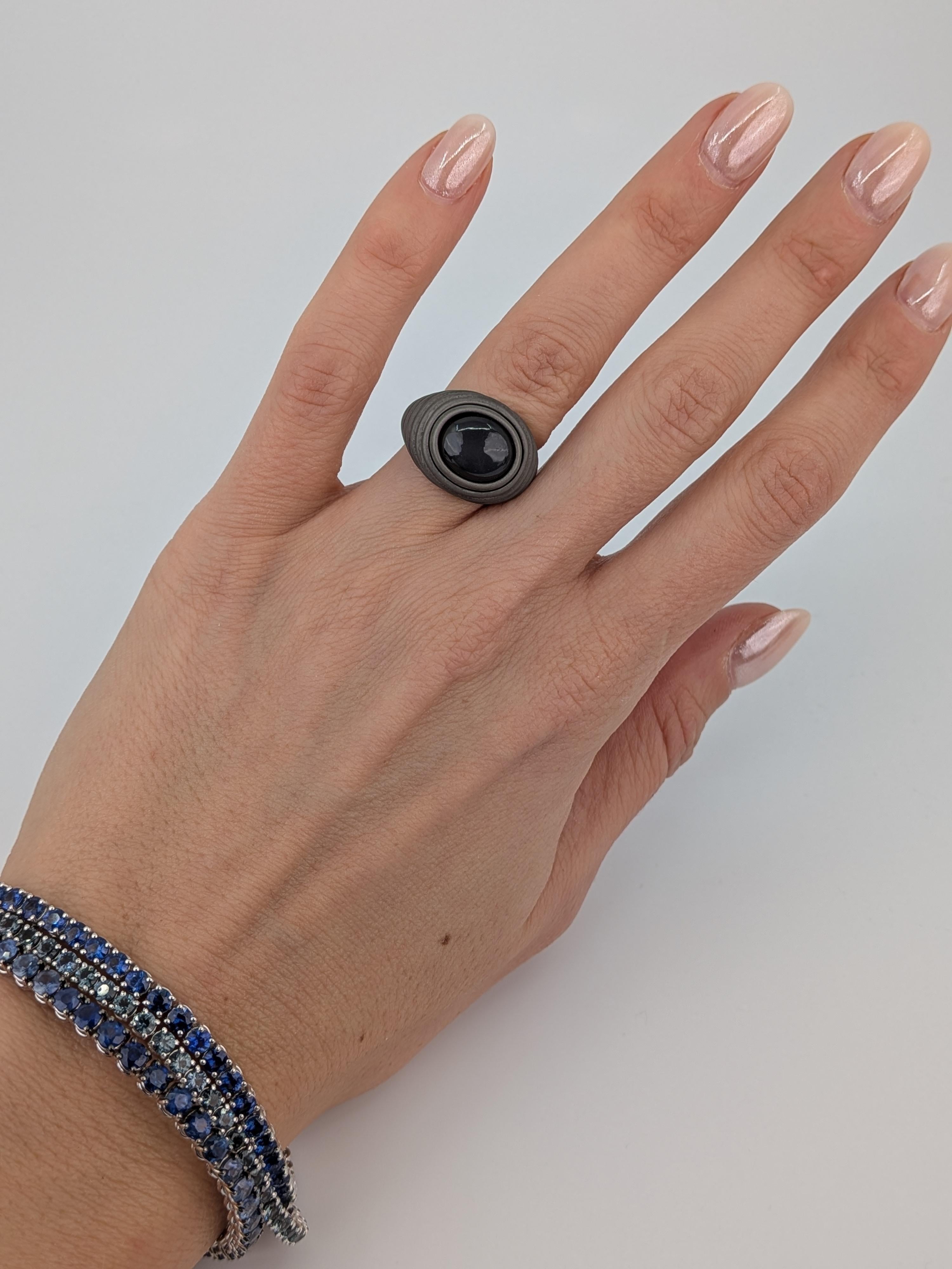 Moon stone Ring in Grey Titanium and 18 k 750 White Gold MXHM In New Condition For Sale In München, DE