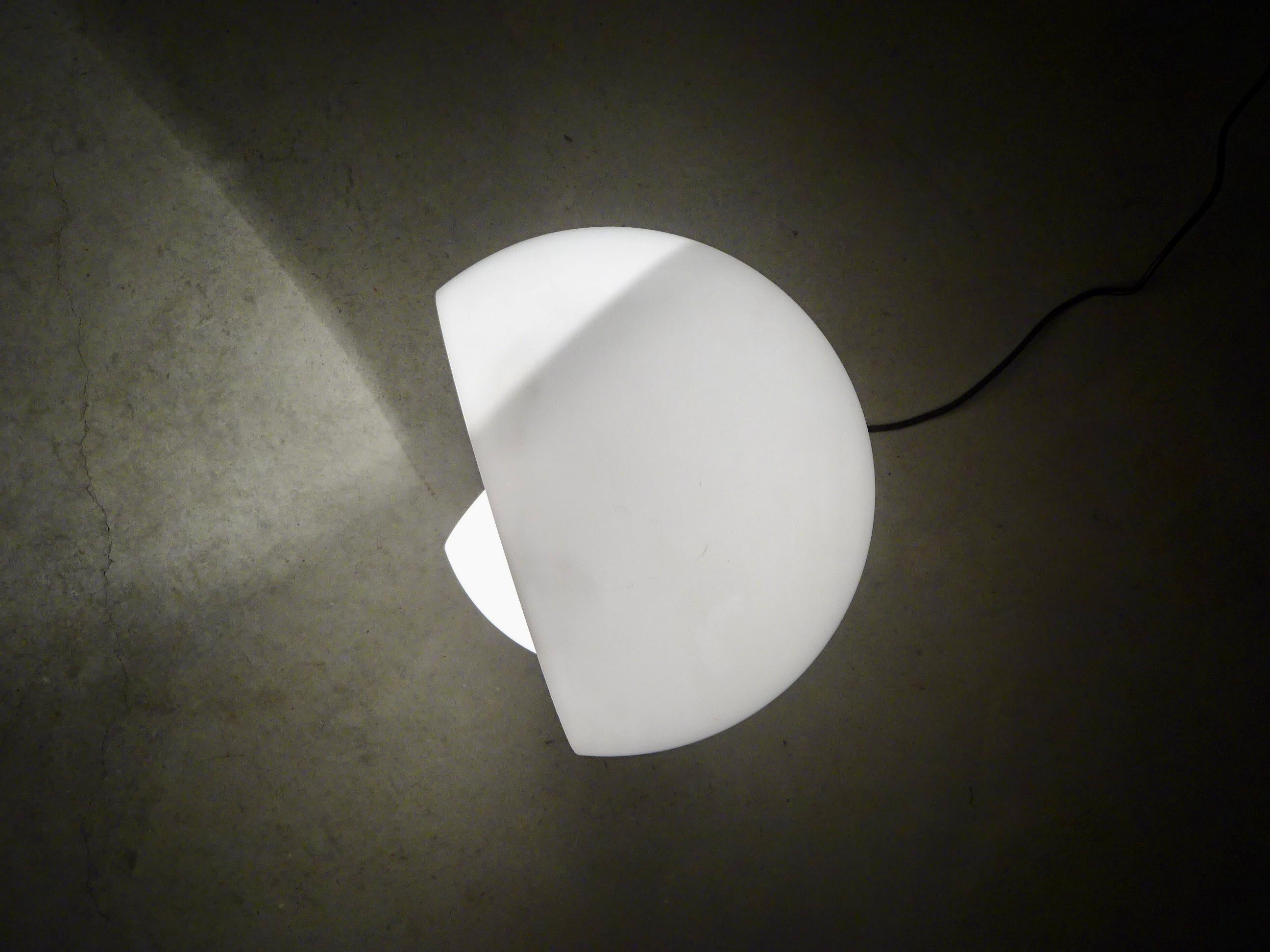 Espagnol Lampe de table Moon conçue par André Ricard pour Metalarte. en vente
