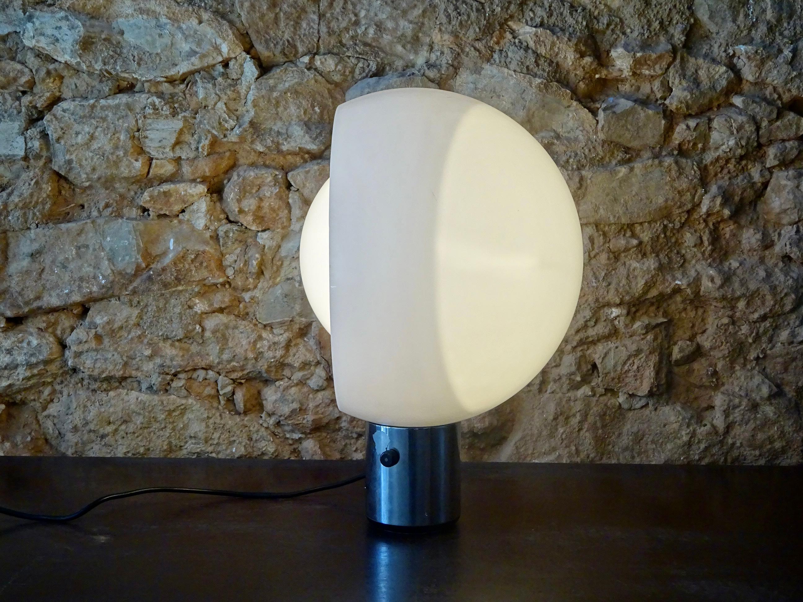 Lampe de table Moon conçue par André Ricard pour Metalarte. en vente 1