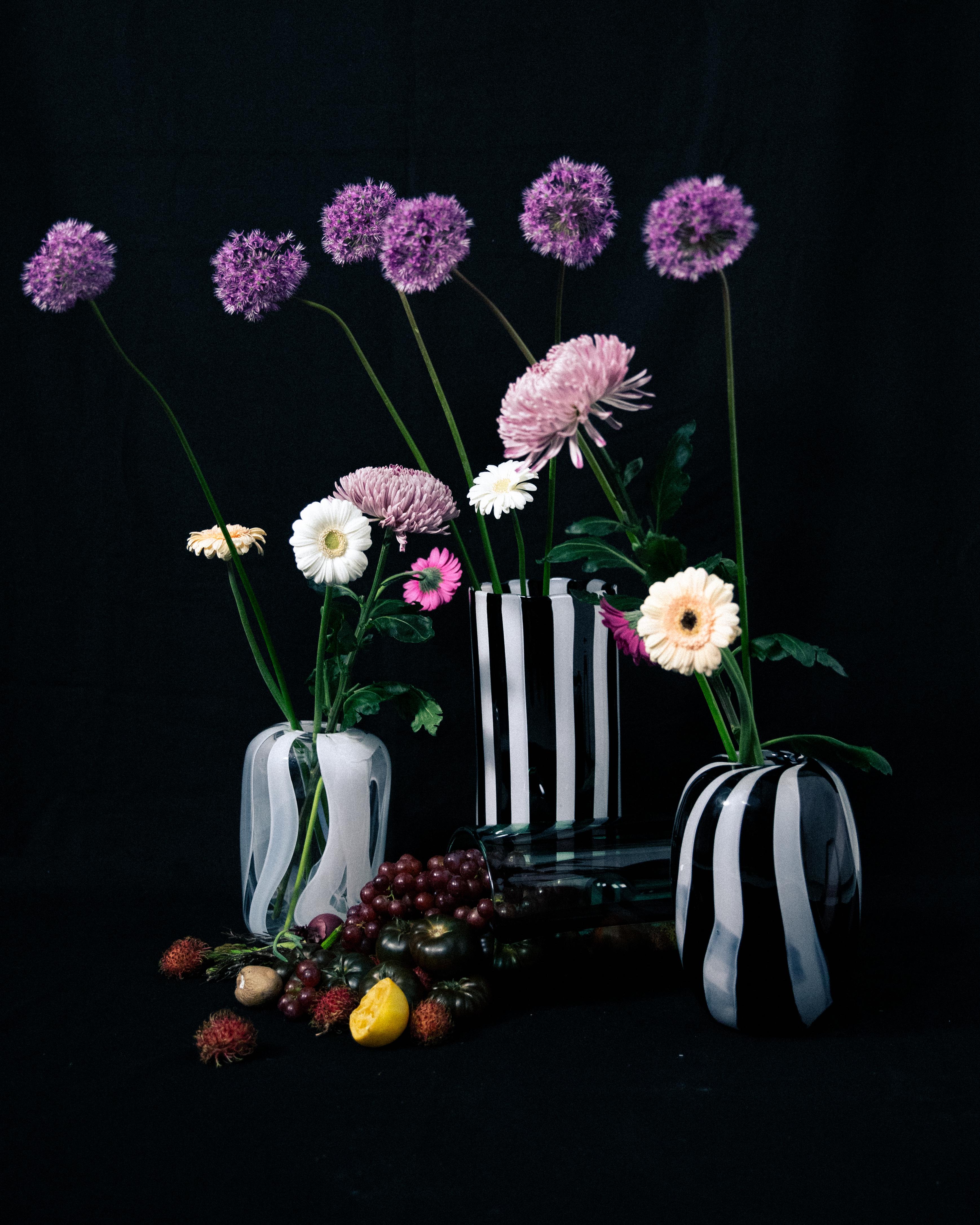 Moonarij Oona Red Vase No. 14, handblown of red and white glass canes Hecho a mano en venta