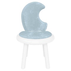 Moonlight Chair von MAGILORE - Blauer Samtstuhl für Kinder, inspiriert vom Mond