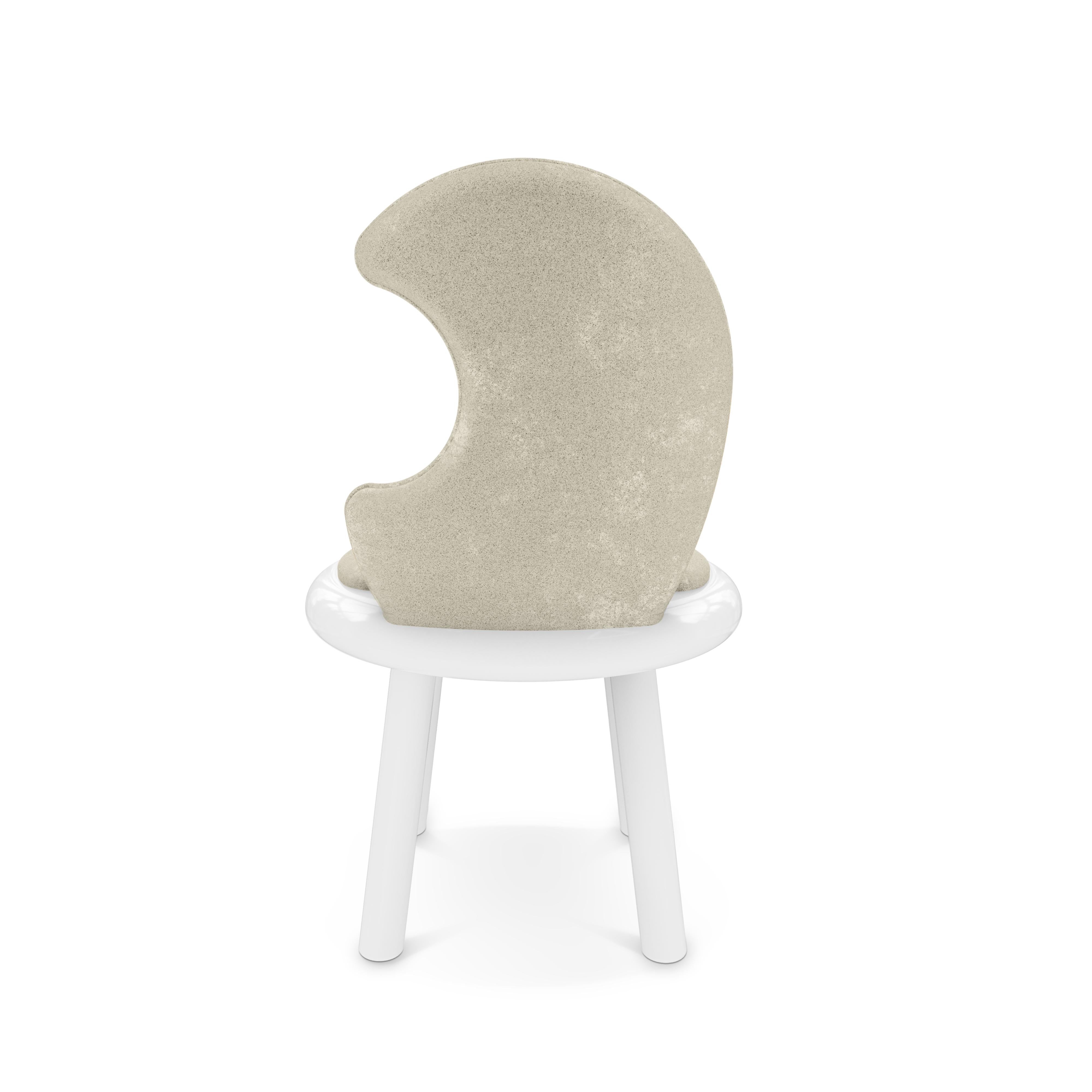 Moonlight Chair von MAGILORE - Kindersessel aus cremefarbenem Samt, inspiriert vom Mond (Portugiesisch) im Angebot