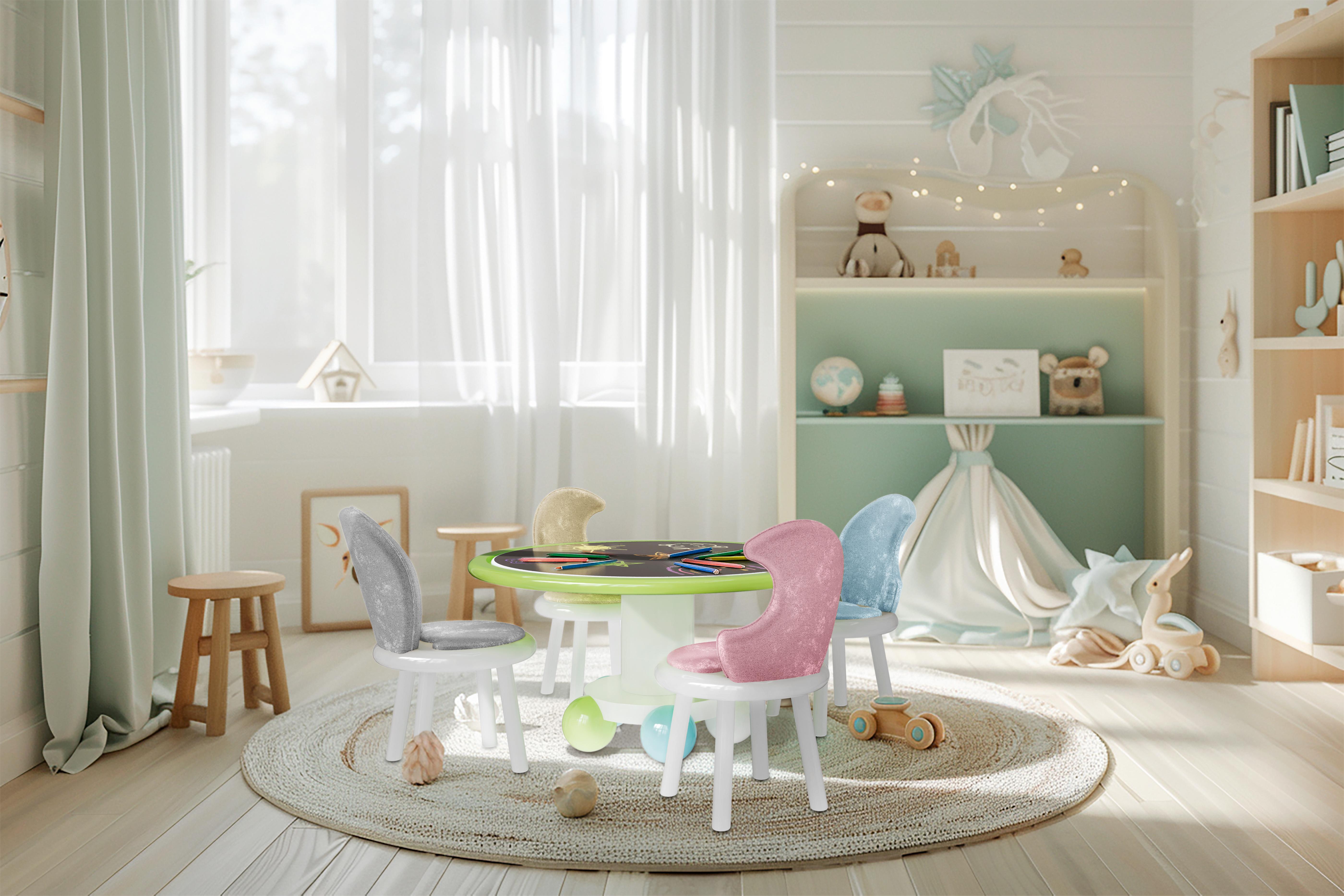 Moonlight Chair von MAGILORE - Kindersessel aus cremefarbenem Samt, inspiriert vom Mond (Lackiert) im Angebot