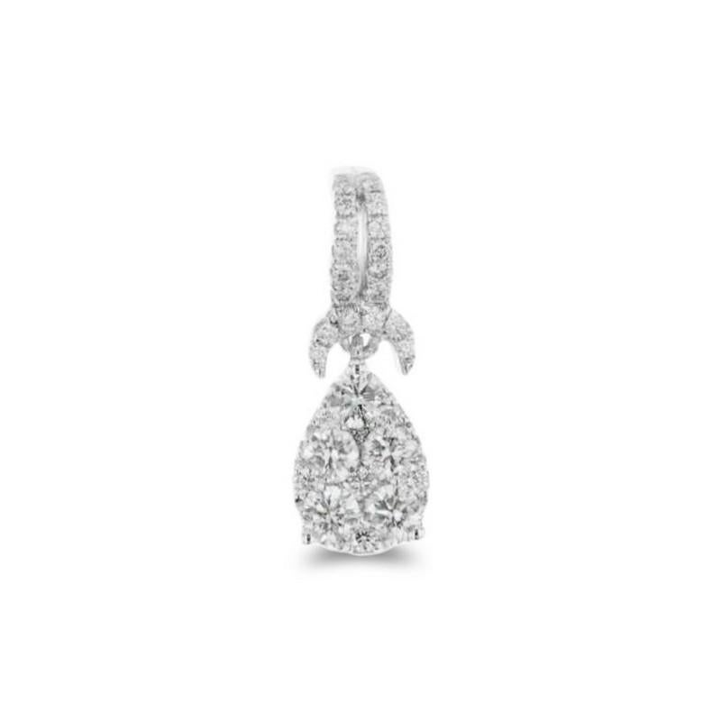 Poids total en carats des diamants : Ces élégantes boucles d'oreilles affichent un poids total de 0,46 carat, composé de 29 diamants ronds disposés en grappe en forme de poire.

Diamants : Les boucles d'oreilles s'enorgueillissent d'une grappe de 29