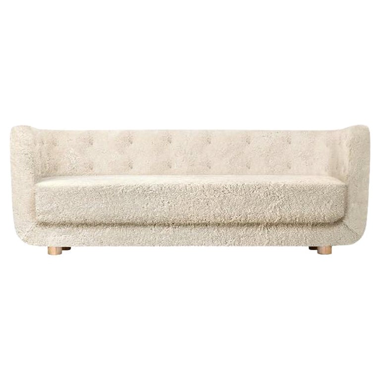 Vilhelm-Sofa aus Schafsleder und Eiche mit Mondlicht von Lassen